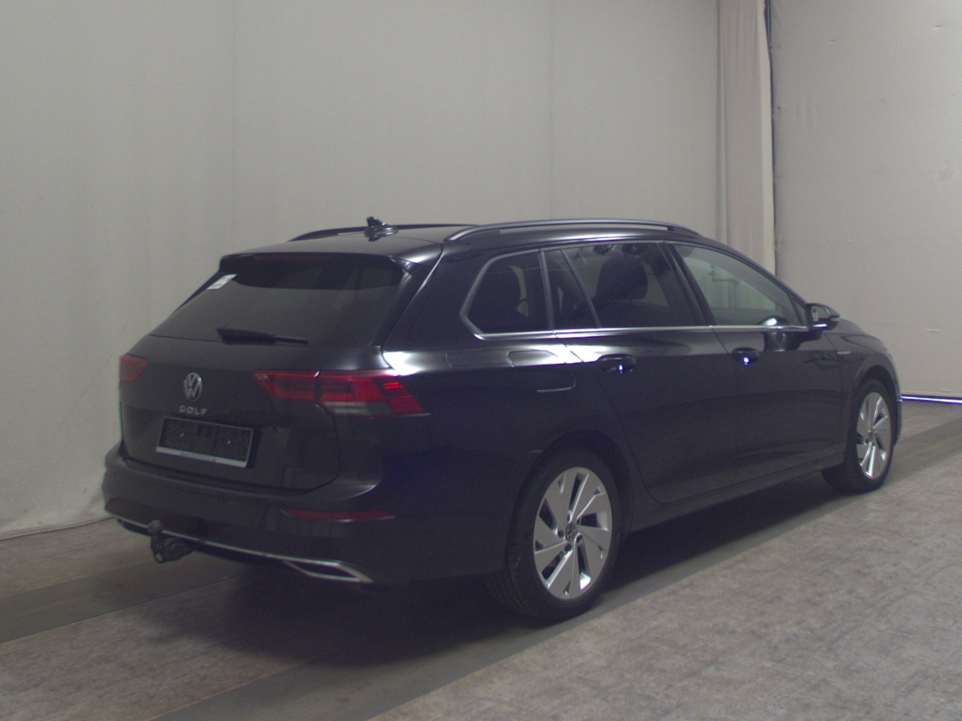 Volkswagen Golf-8 Var. 2.0 TDI Style Navi LED+ DC AHK 4