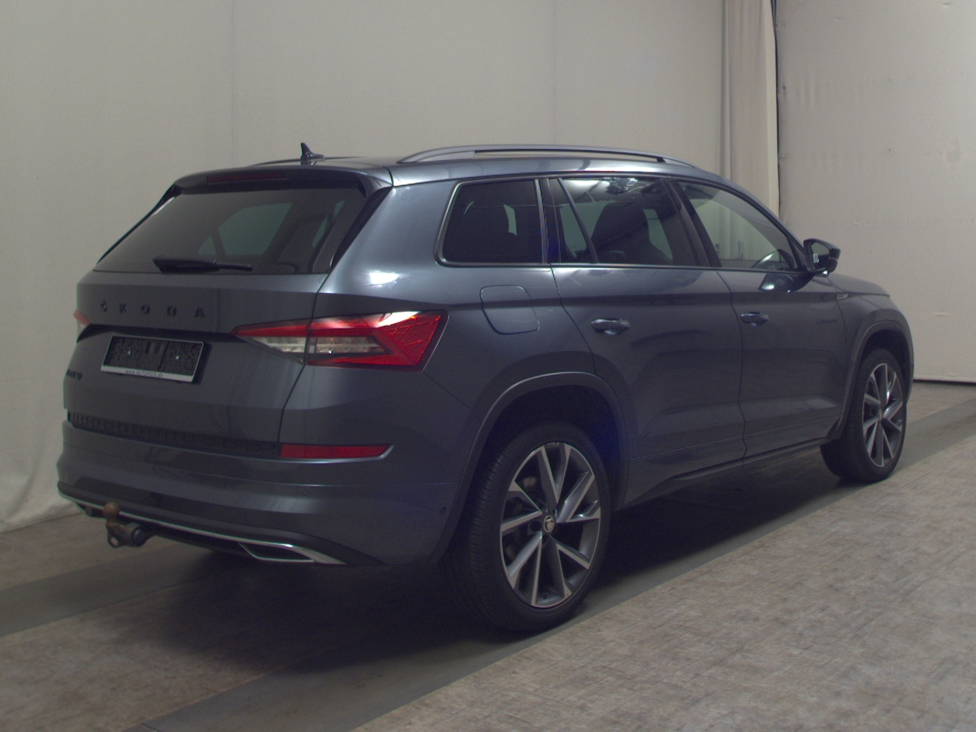 Skoda Kodiaq 2.0 TDI SportLine 7-Sitzer Navi LED vc Pano DCC AHK 360° 4