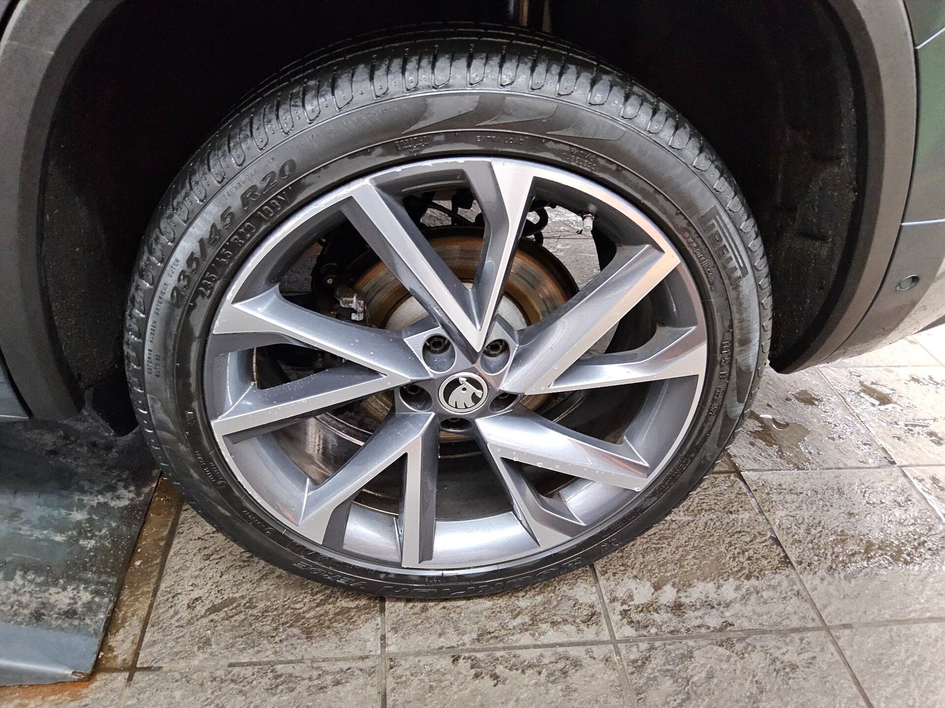 Skoda Kodiaq 2.0 TDI SportLine 7-Sitzer Navi LED vc Pano DCC AHK 360° 11