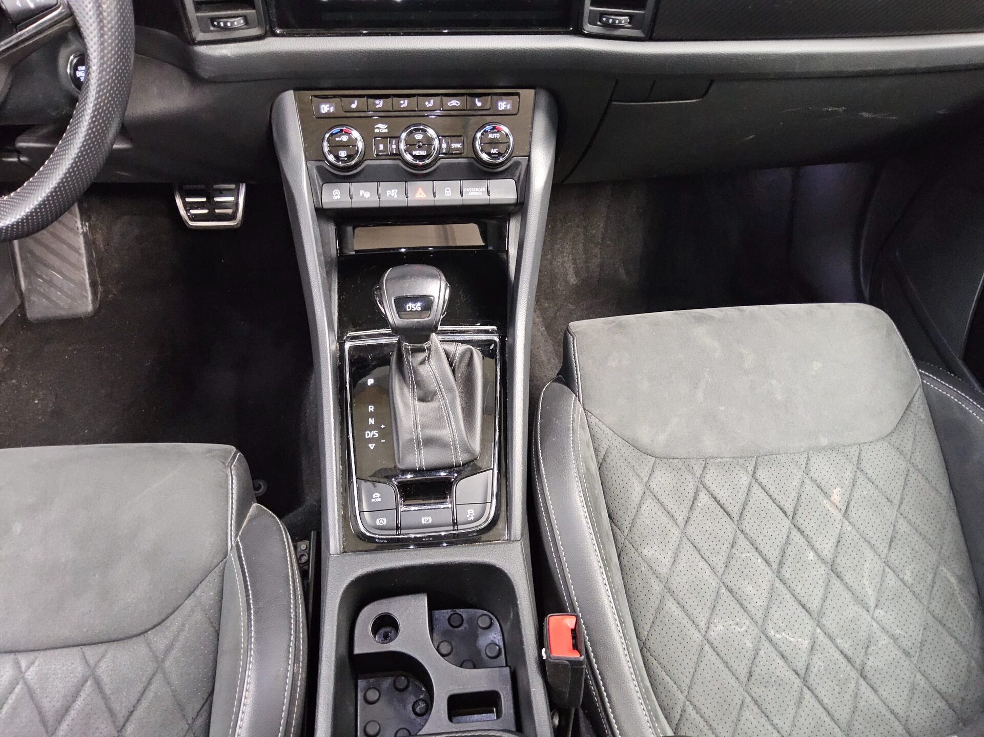 Skoda Kodiaq 2.0 TDI SportLine 7-Sitzer Navi LED vc Pano DCC AHK 360° 6