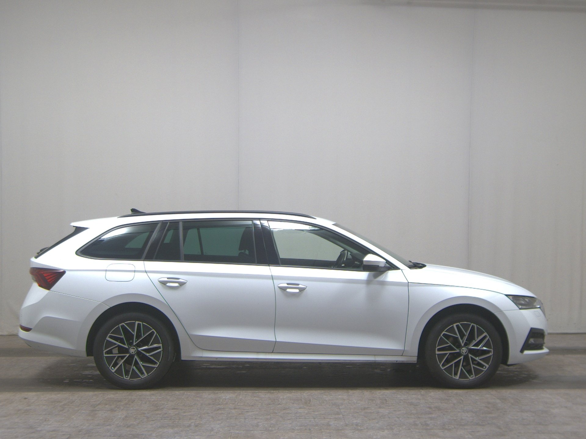 Skoda Octavia Kombi 2.0 TDI Ambition Navi LED vc RfK