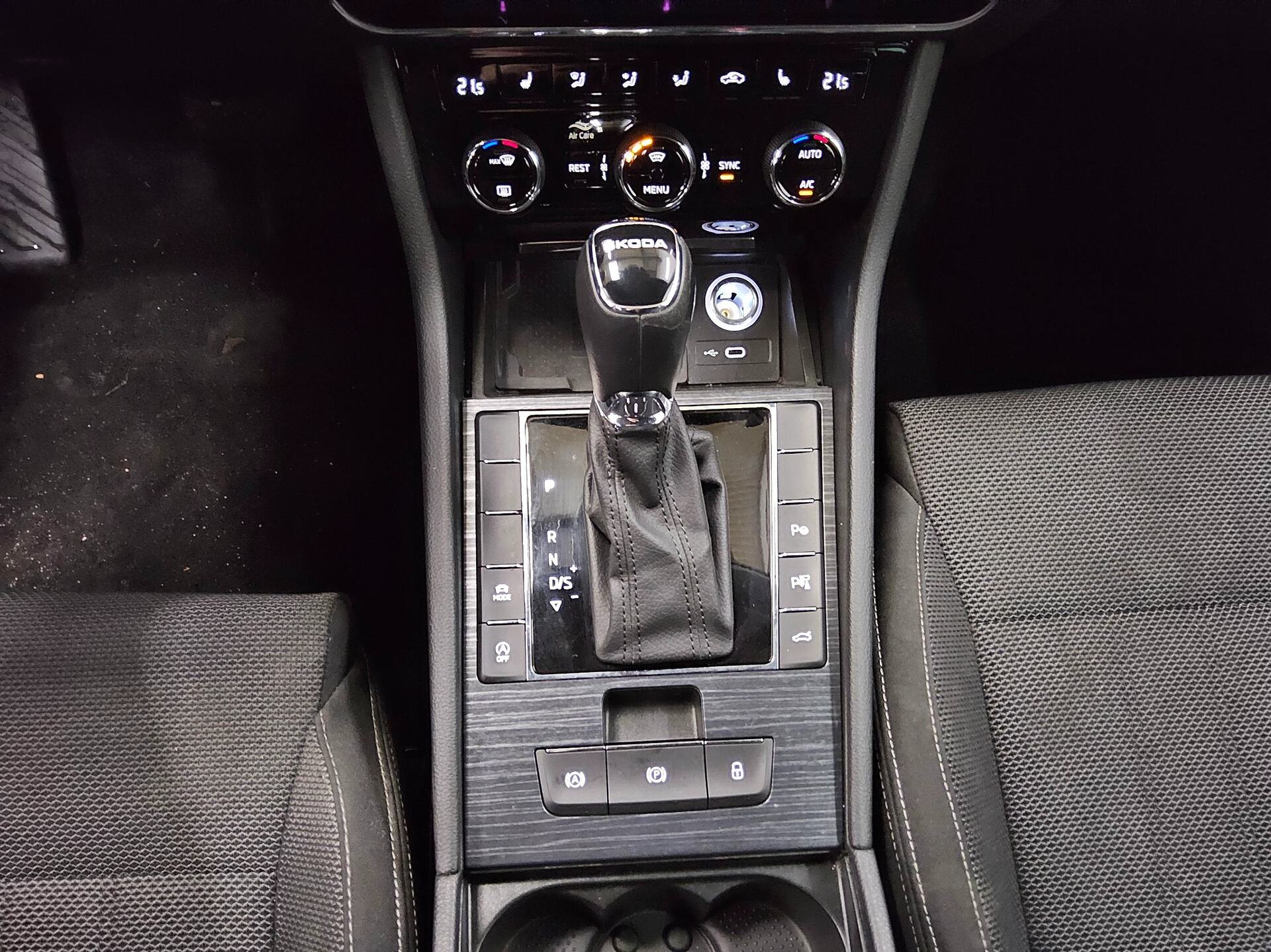 Skoda Superb Kombi 2.0 TDI Style Navi LED vc 360° ACC 6
