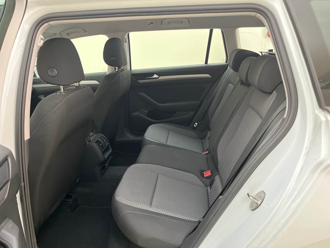 Volkswagen Passat Variant 2.0 TFSI Navi LED 7