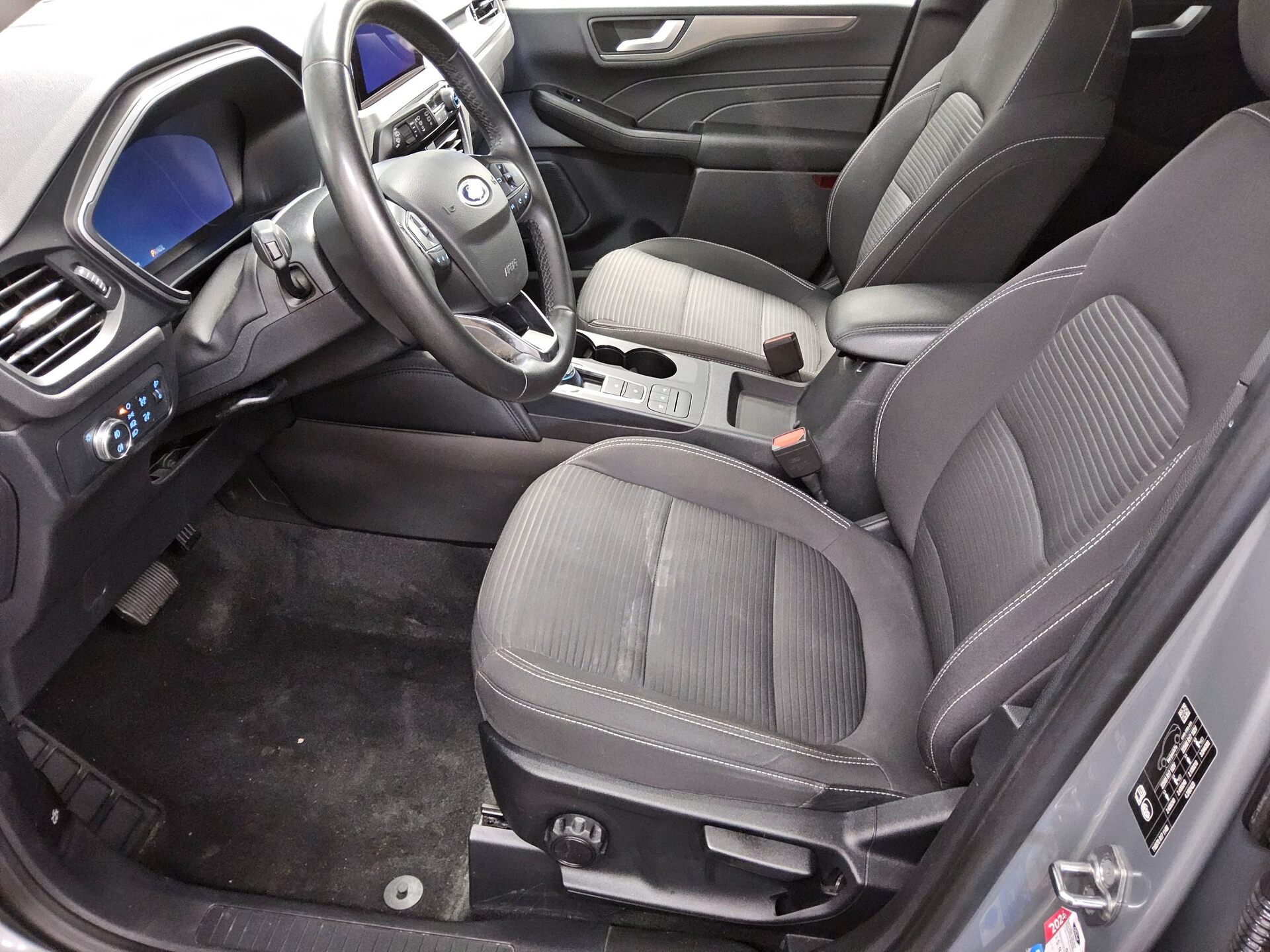 Ford Kuga 1.5 EB Titanium Navi LED DigiTacho AHK RFK 9