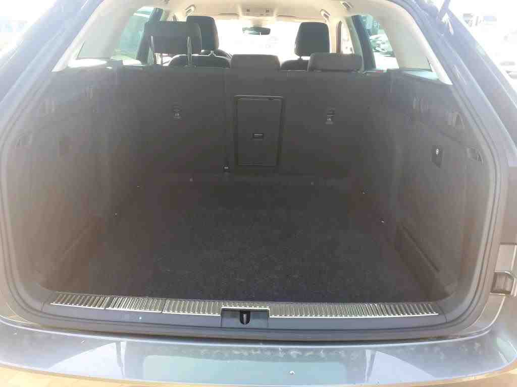 Skoda Superb Kombi 2.0 TDI Ambition Navi LED VC PDC 11