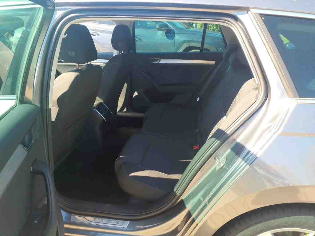 Skoda Superb Kombi 2.0 TDI Ambition Navi LED VC PDC 7