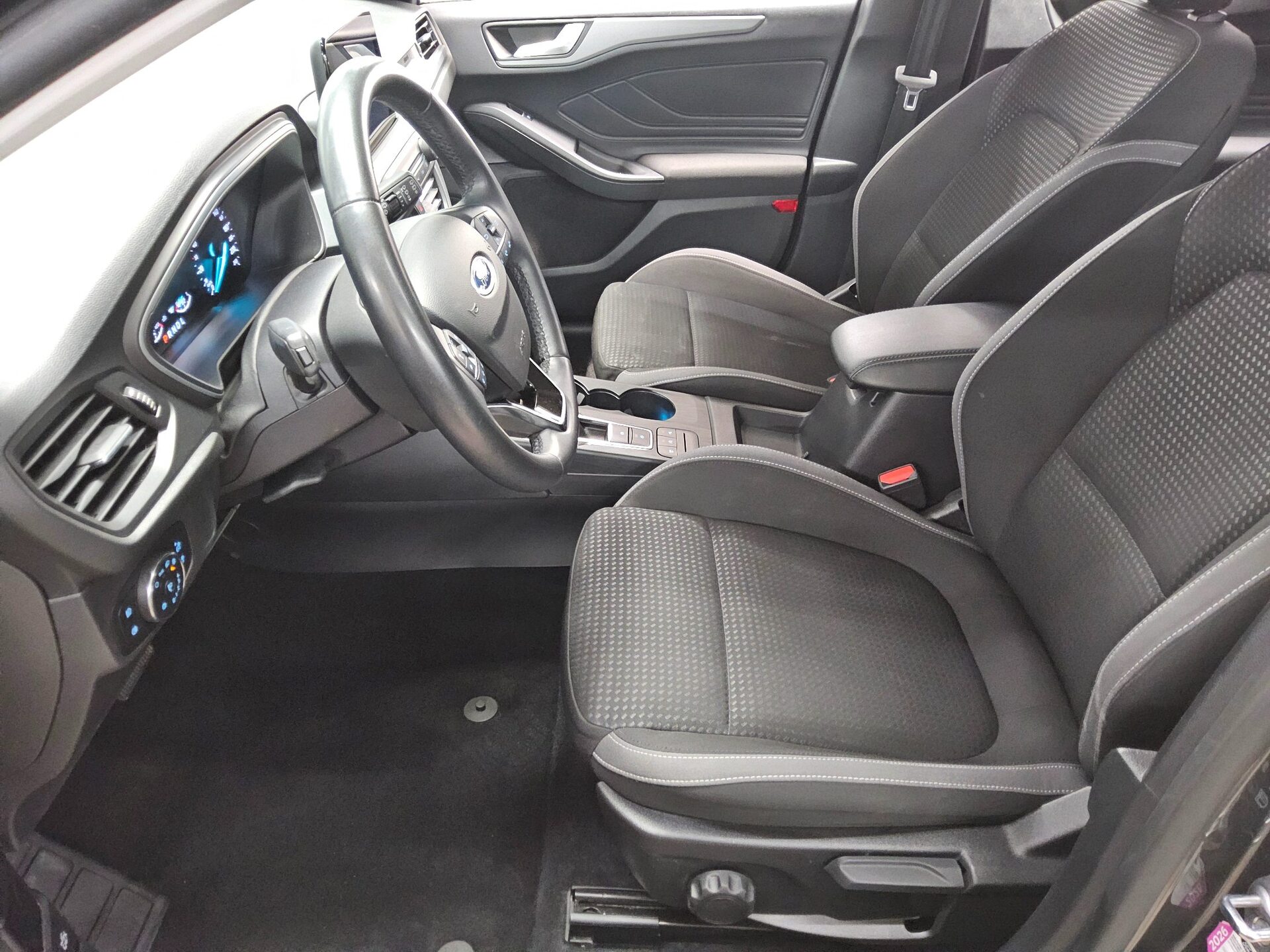 Ford Focus Turnier 1.5 EB Cool&Connect Navi LED AHK 8