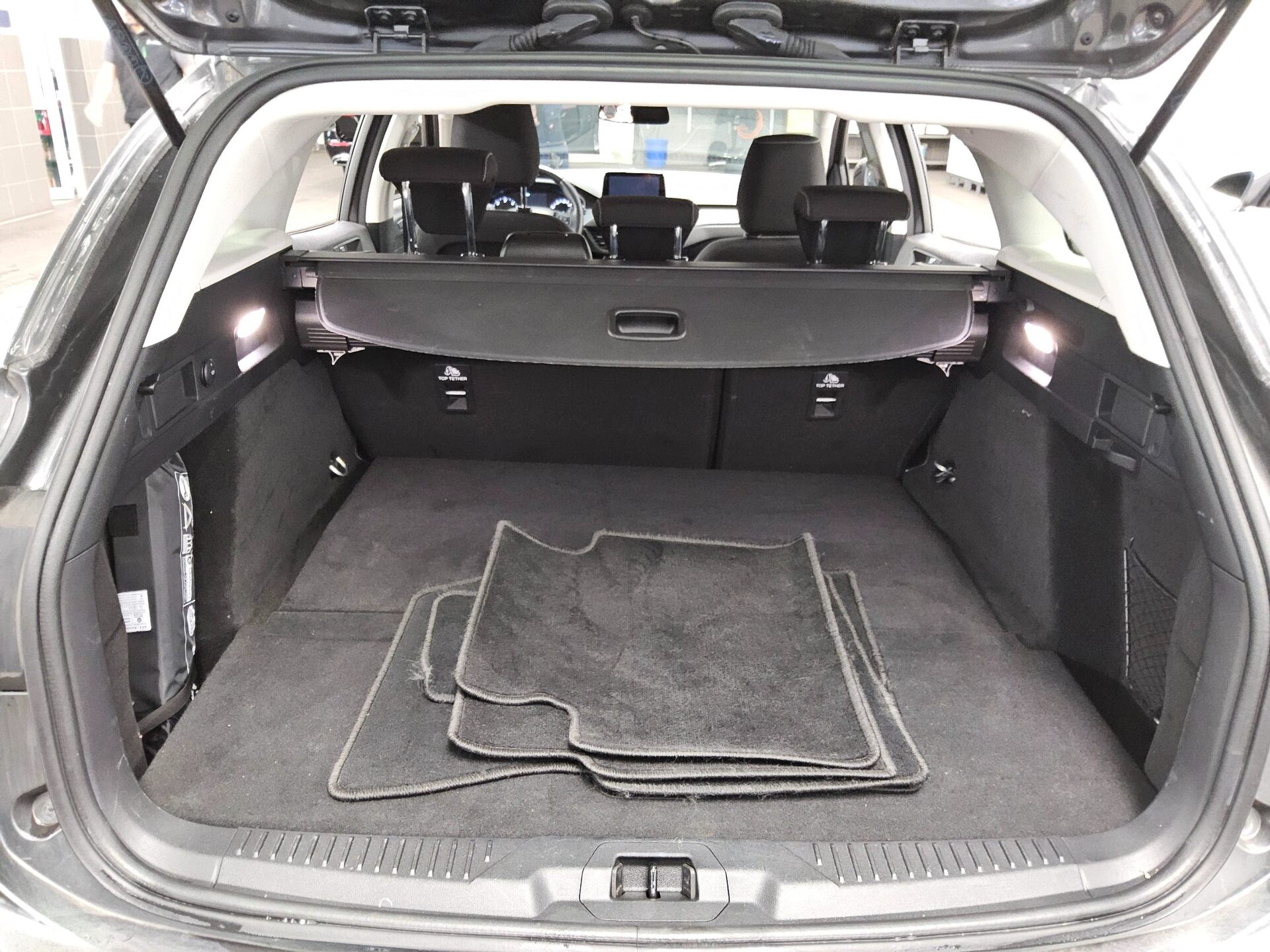 Ford Focus Turnier 1.5 EB Cool&Connect Navi LED AHK 11