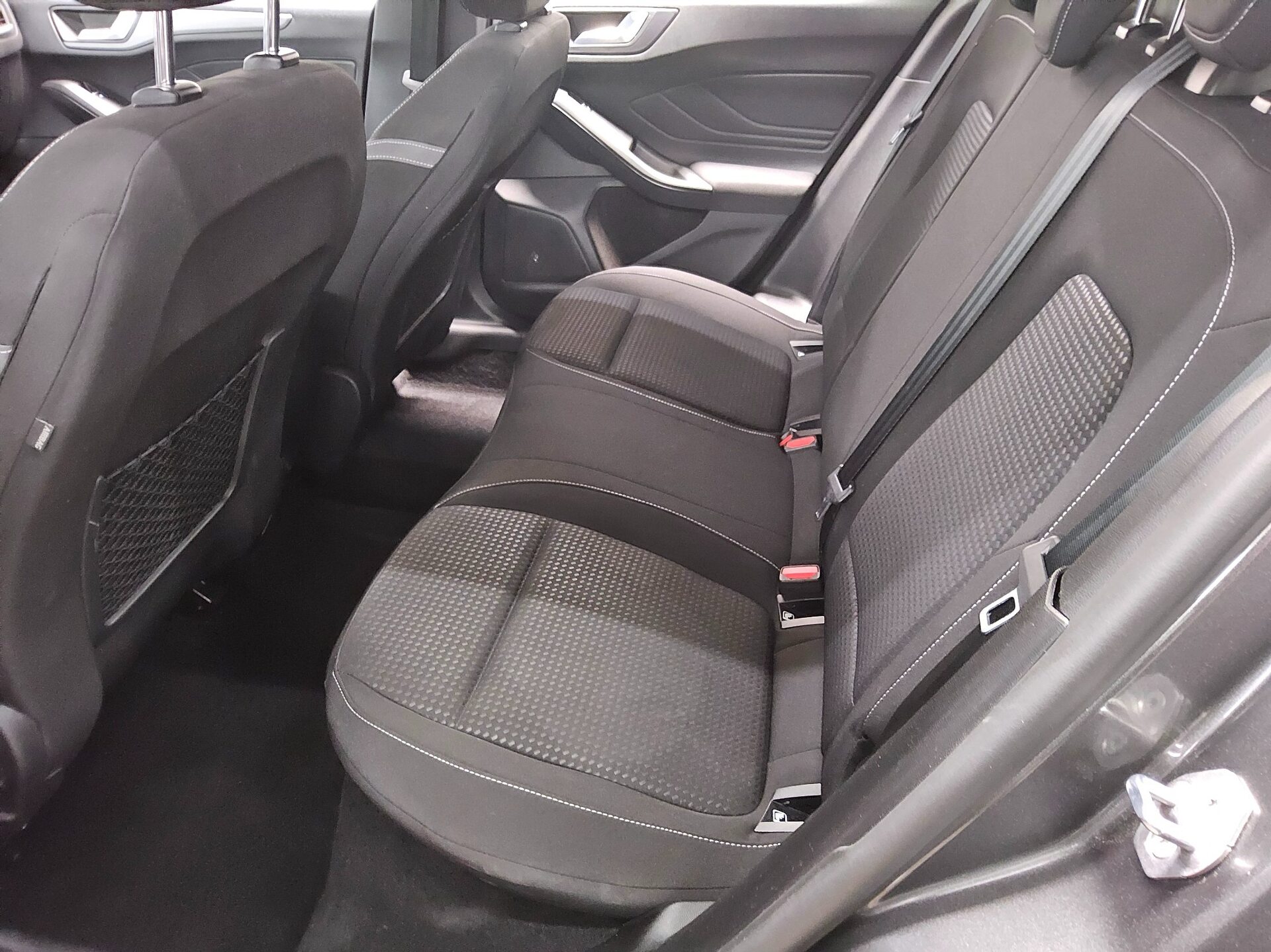 Ford Focus Turnier 1.5 EB Cool&Connect Navi LED AHK 13