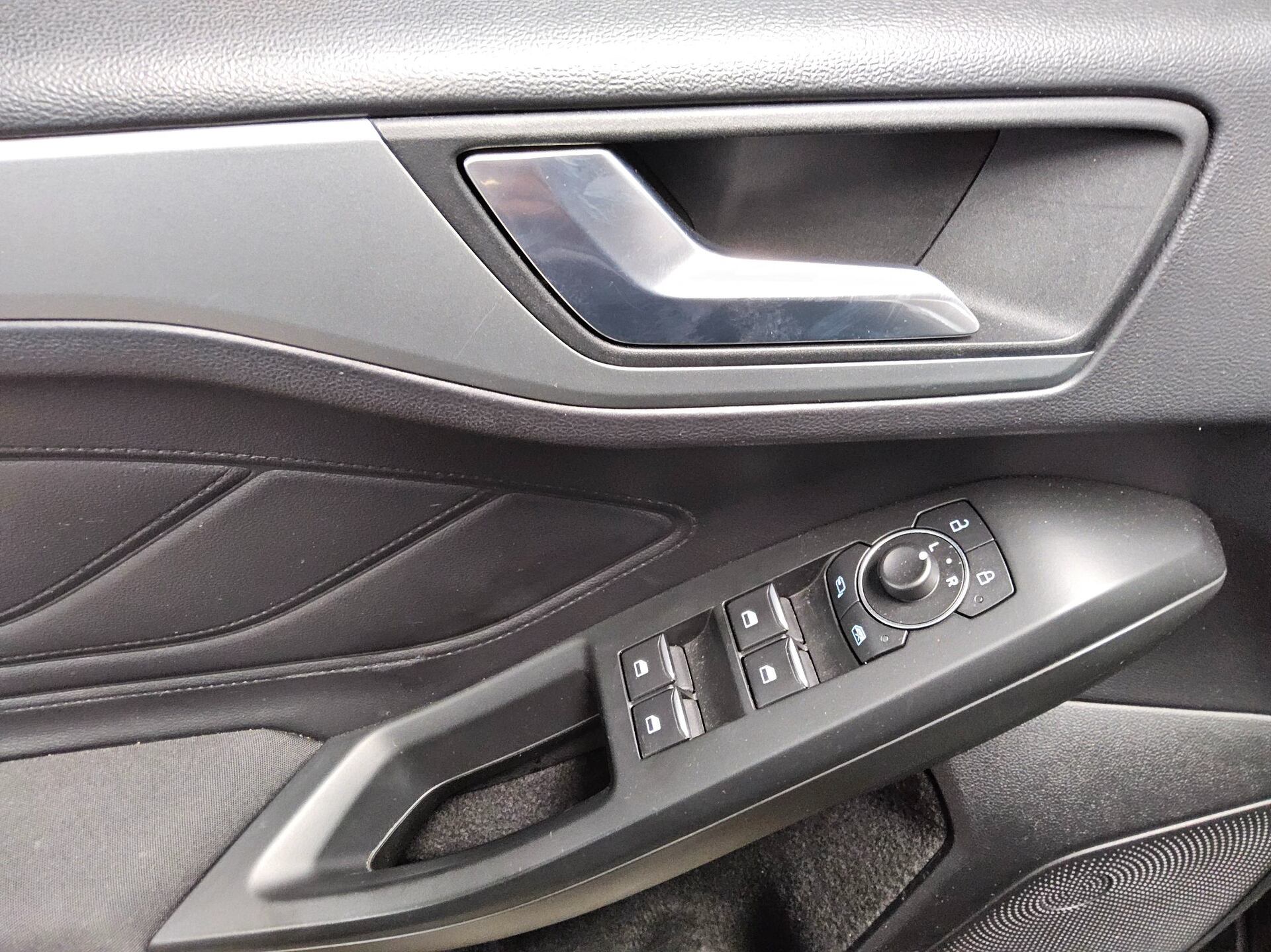 Ford Focus Turnier 1.5 EB Cool&Connect Navi LED AHK 9