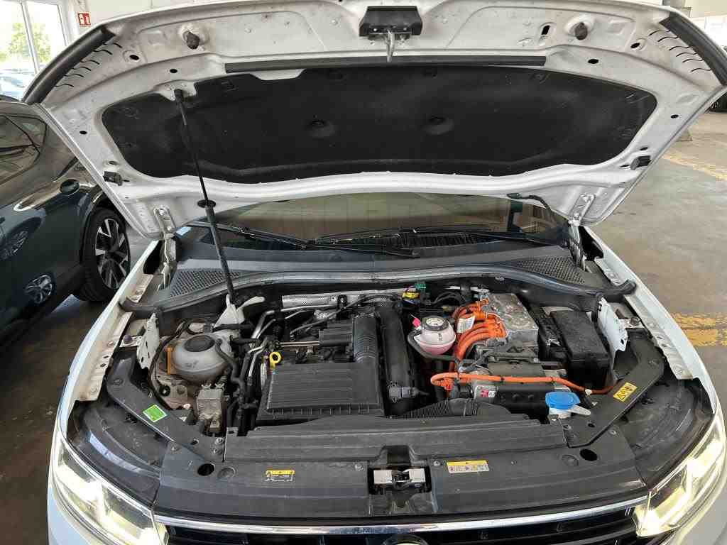 Volkswagen Tiguan 1.4 TSI R-Line NAVI LED SHZ HUD PDC 10