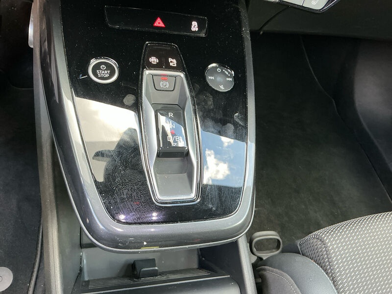 Audi Q4 e-tron 40 S-Line SPORTSITZE KLIMAAUT LED RADIO MFL 10