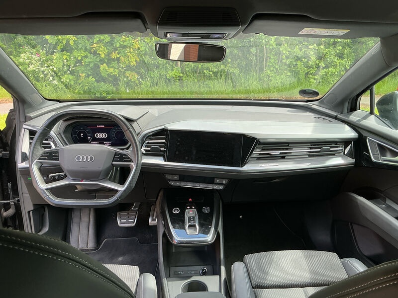 Audi Q4 e-tron 40 S-Line SPORTSITZE KLIMAAUT LED RADIO MFL 4