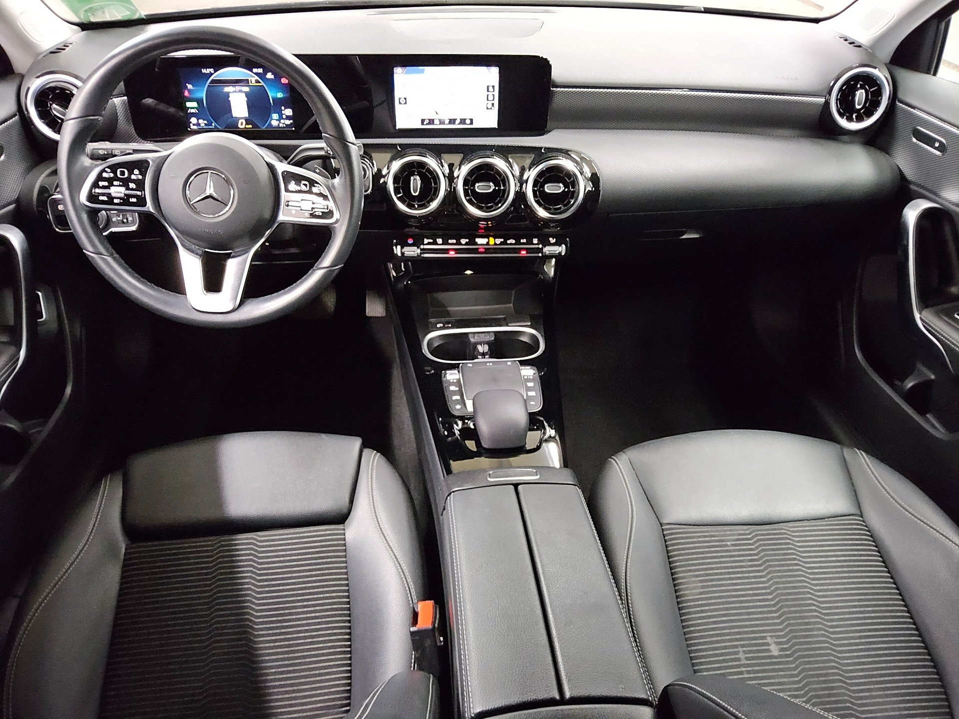 Mercedes-Benz A 250 e Progressive T-Leder Navi MBUX PDC Shz 5