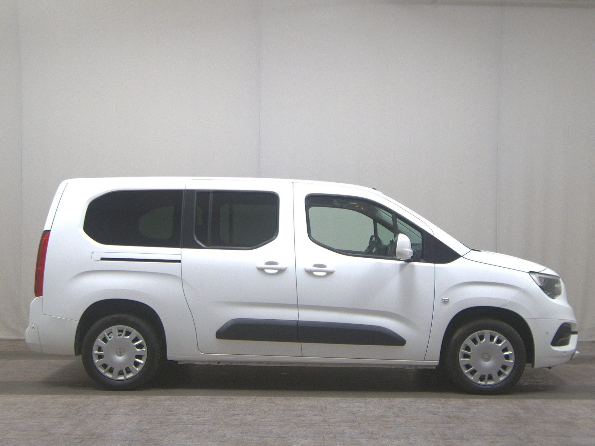 Opel Combo Life 1.5 D Edition AHK PDC SHZ DAB