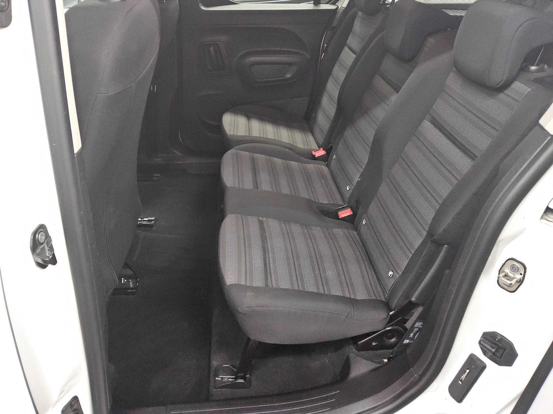 Opel Combo Life 1.5 D Edition AHK PDC SHZ DAB 13