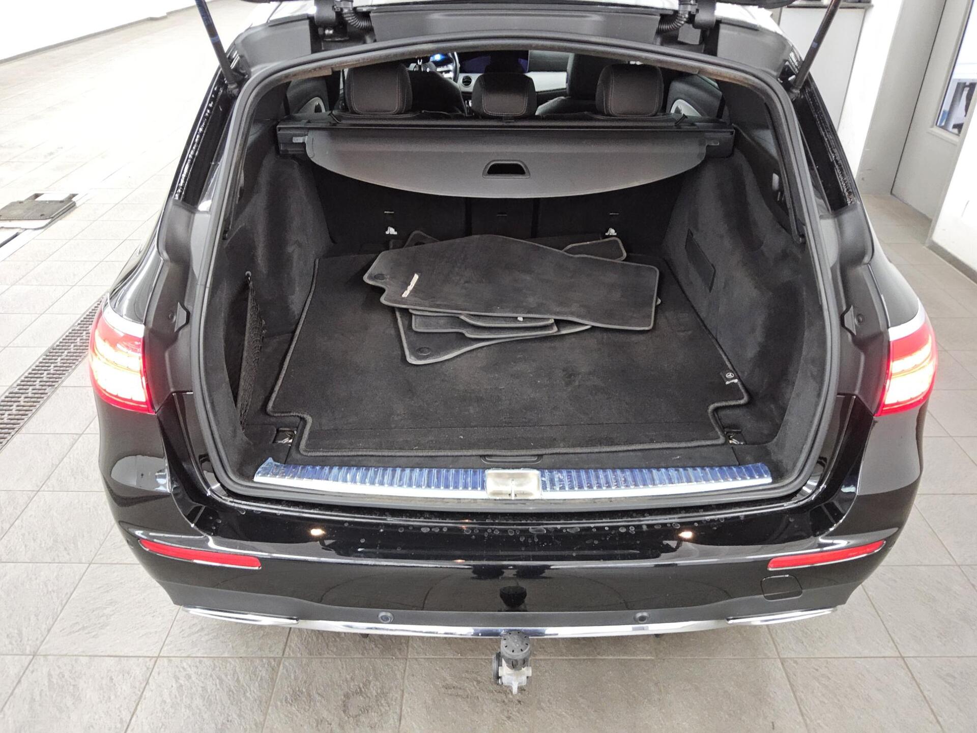 Mercedes-Benz E 220 T d AMG-Line Navi LED Shz AHK 360° 12