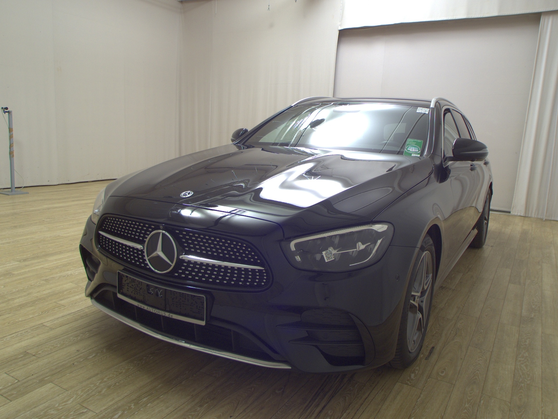 Mercedes-Benz E 220 T d AMG-Line Navi LED Shz AHK 360° 2