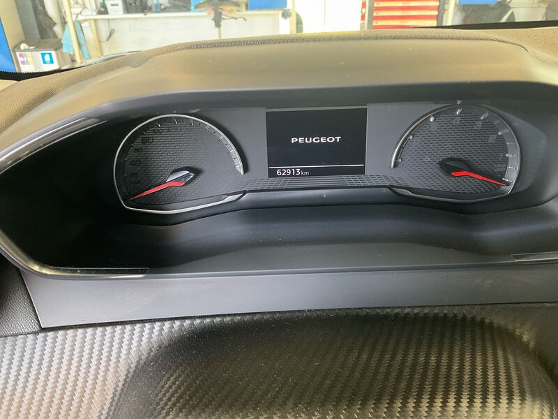 Peugeot 208 1.2 PureTech LED SHZ PDC 7