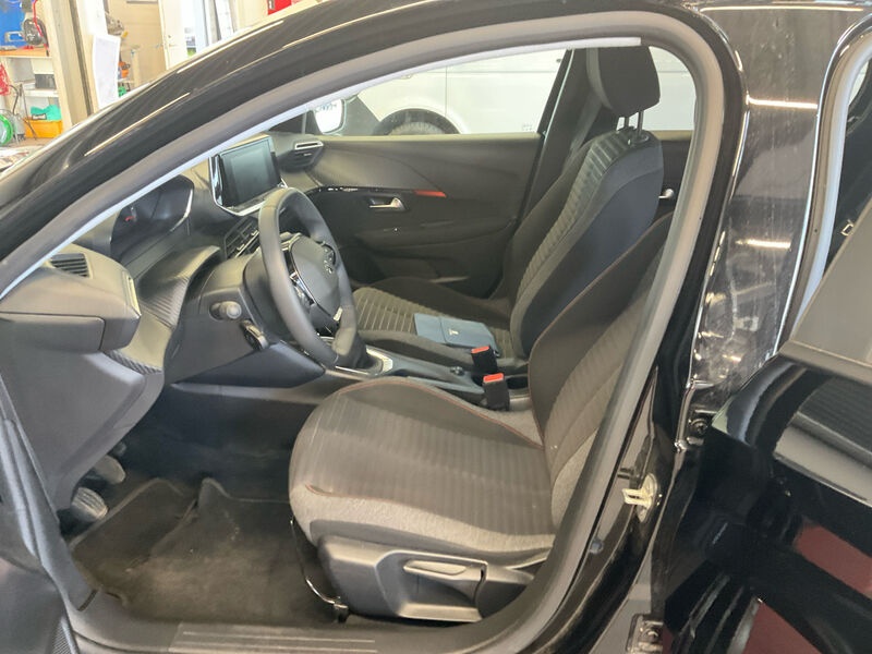 Peugeot 208 1.2 PureTech LED SHZ PDC 10