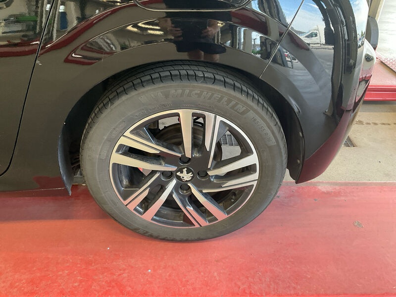 Peugeot 208 1.2 PureTech LED SHZ PDC 12