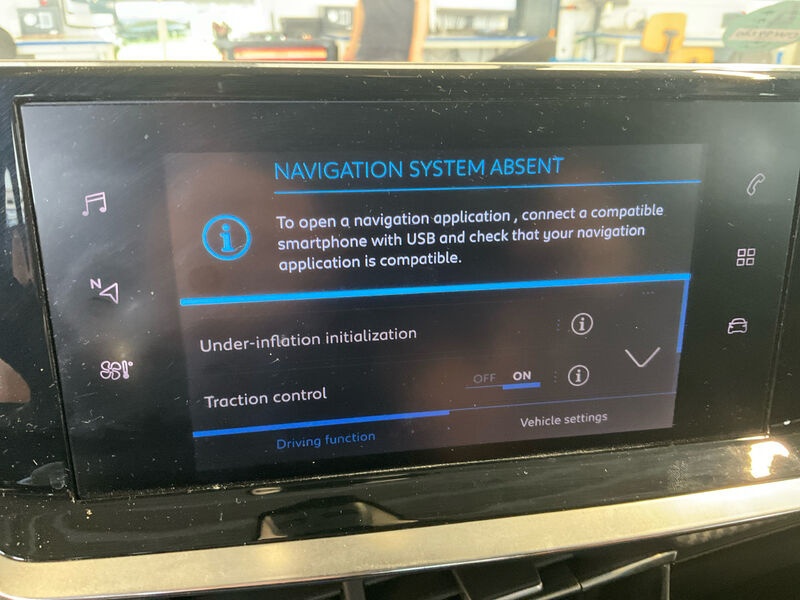 Peugeot 208 1.2 PureTech LED SHZ PDC 8