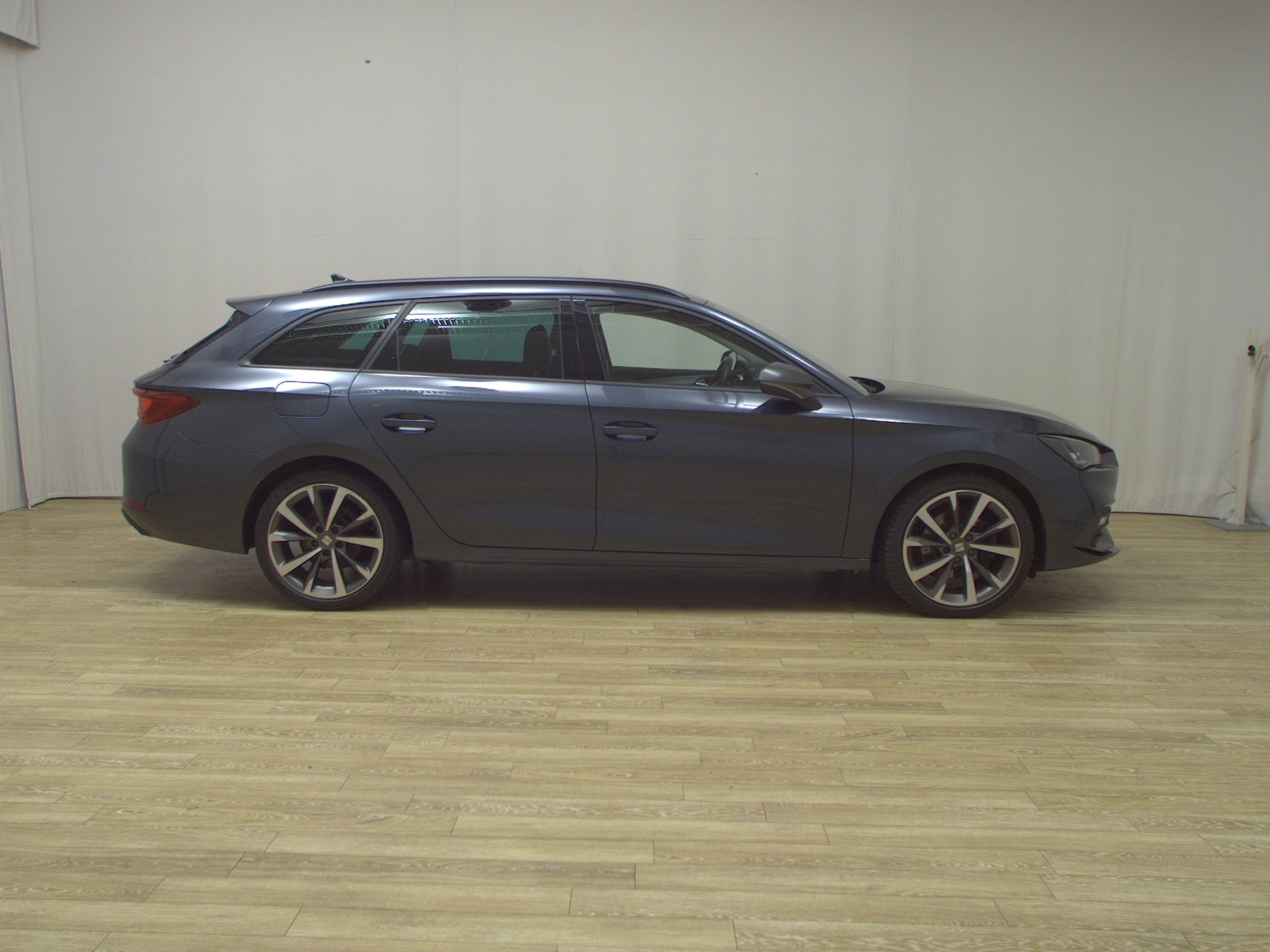 Seat Leon Sportstourer 2.0 TDI FR-Line Navi LED vc