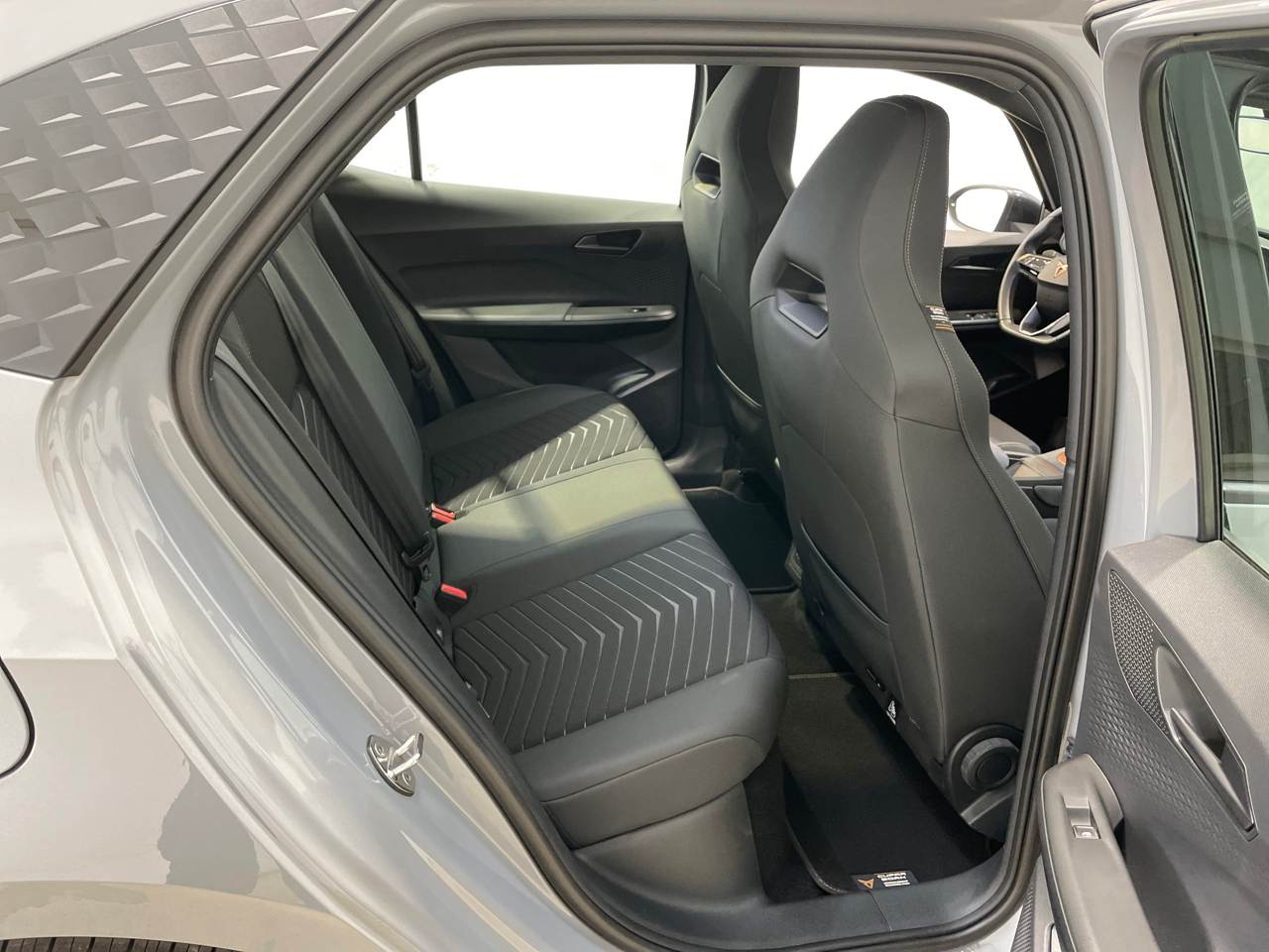 Cupra Born PDC LED SPURHALTE KEYLESS DC 7
