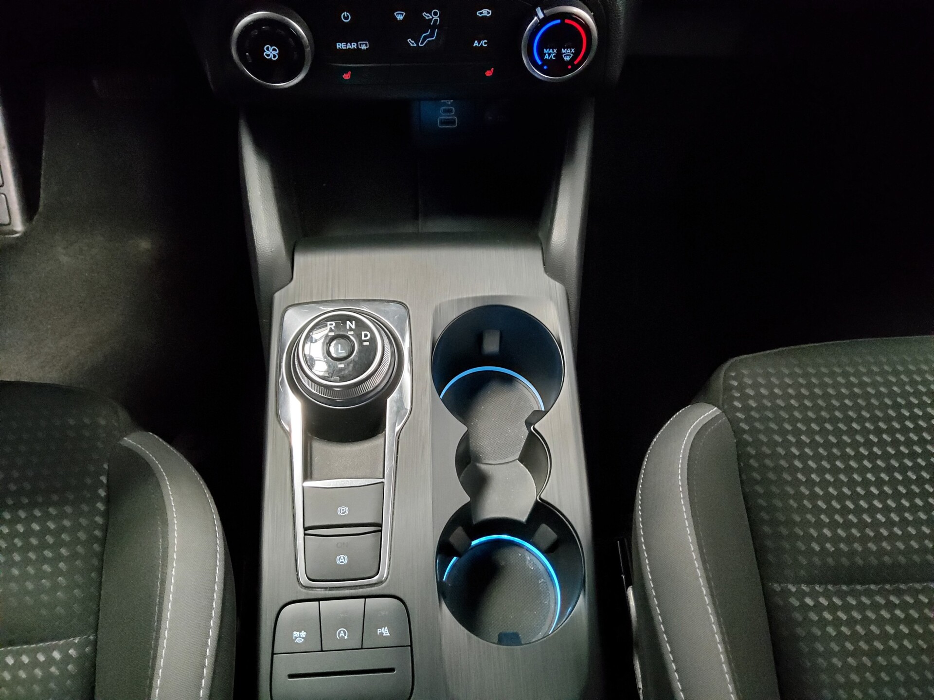 Ford Focus Turnier 1.5 EB Cool&Connect Navi LED Shz PDC 6
