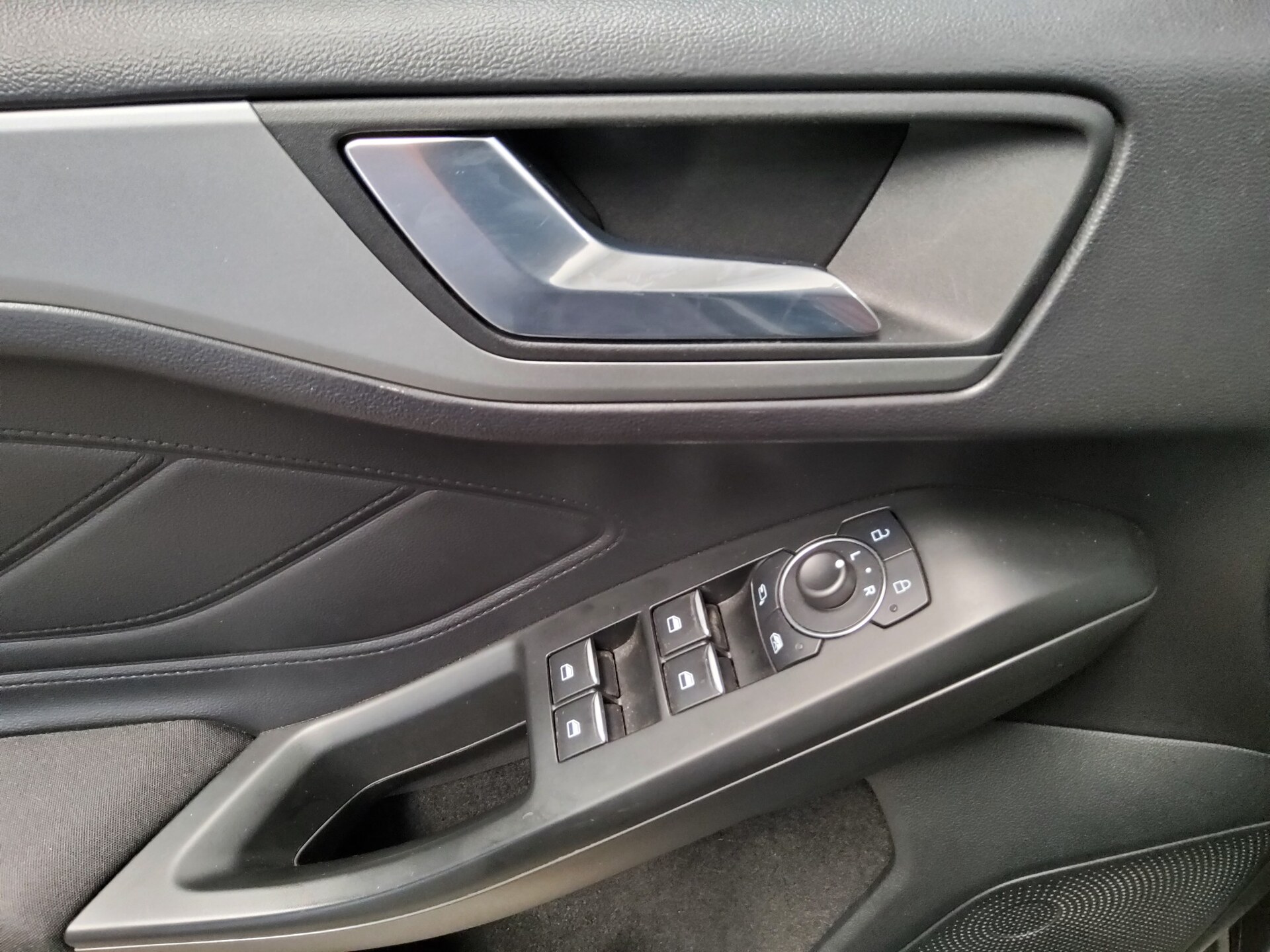 Ford Focus Turnier 1.5 EB Cool&Connect Navi LED Shz PDC 9