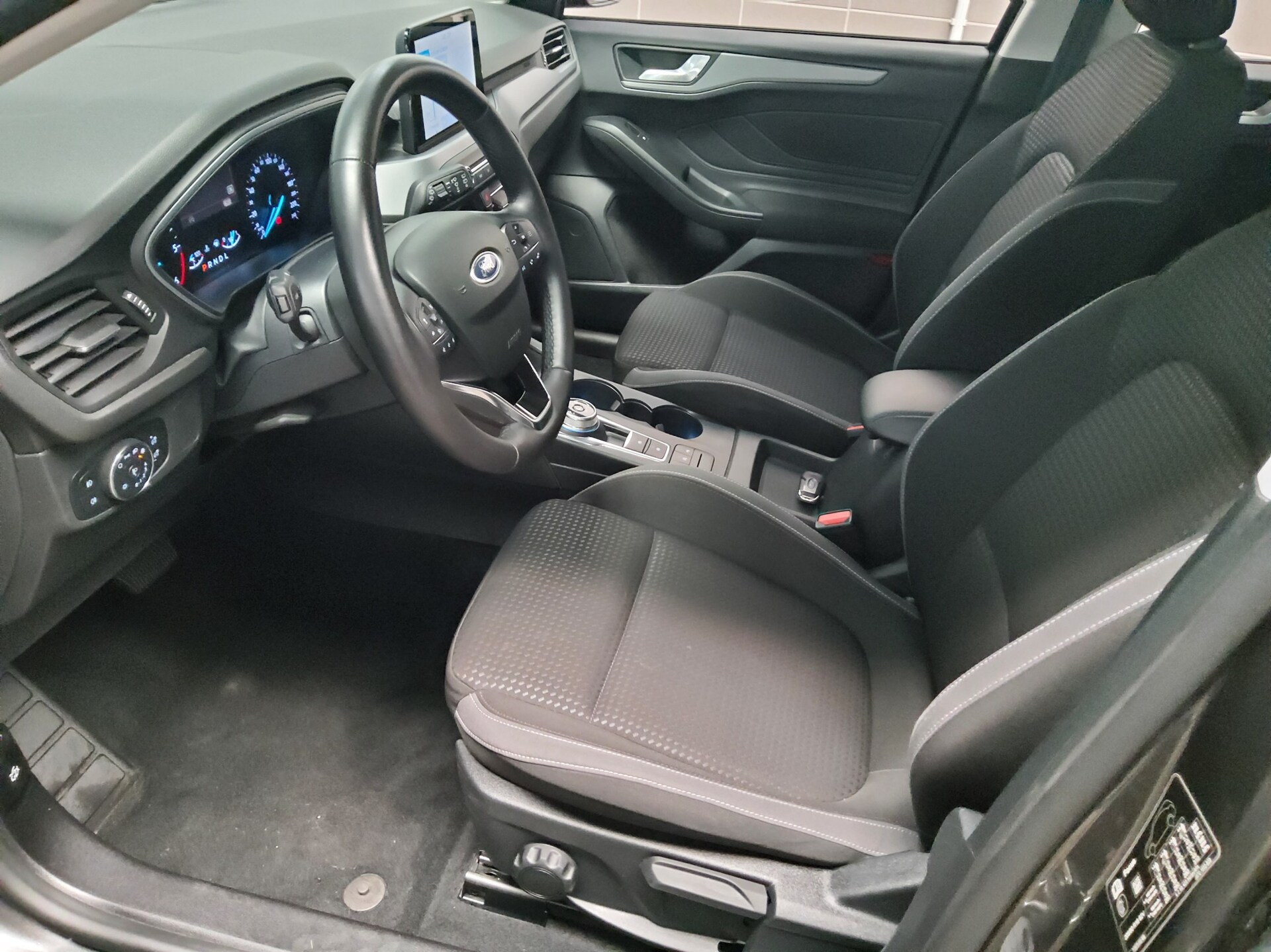 Ford Focus Turnier 1.5 EB Cool&Connect Navi LED Shz PDC 8