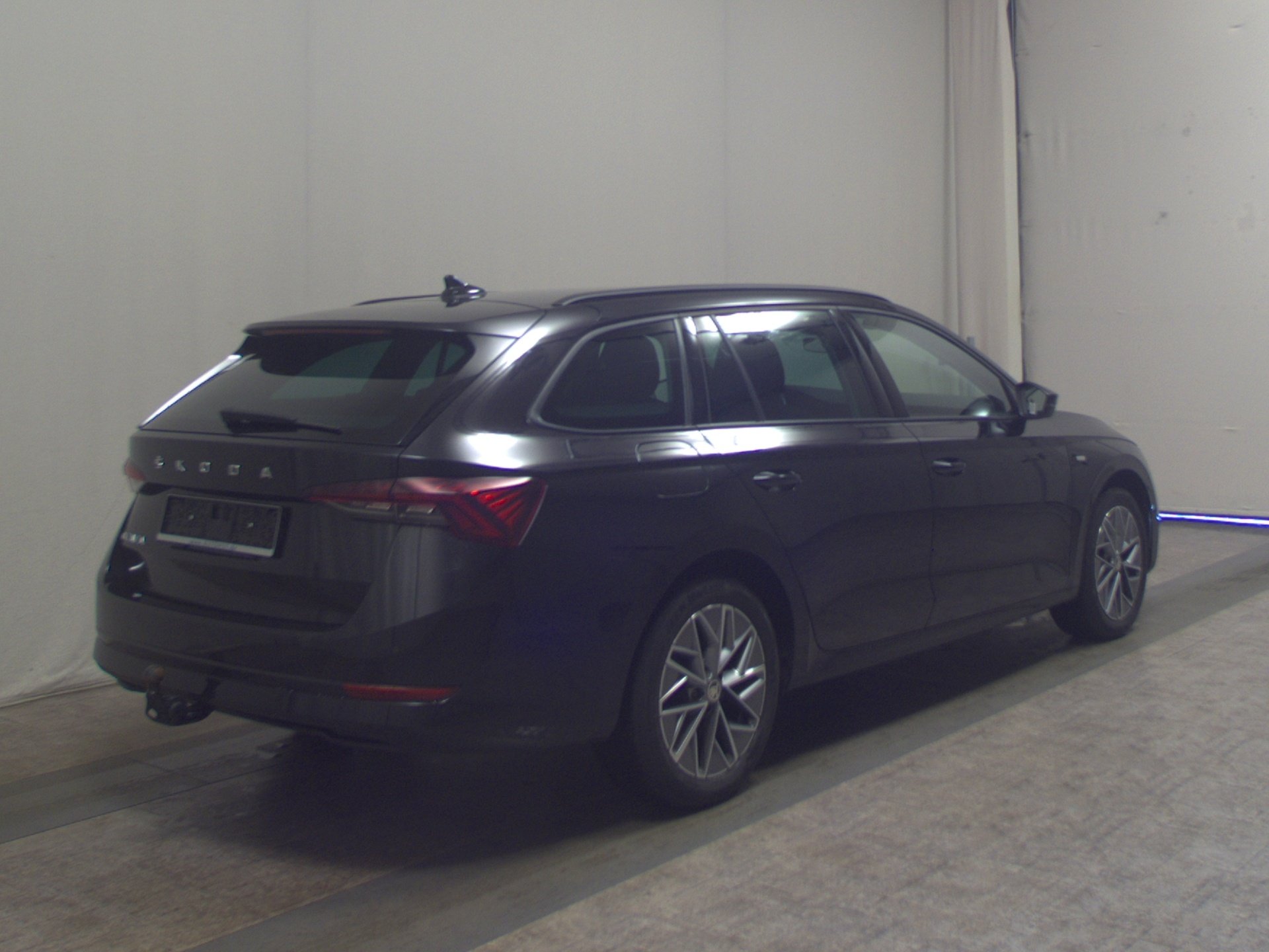 Skoda Octavia Kombi 2.0 TDI Ambition Navi LED+ vc AHK 4