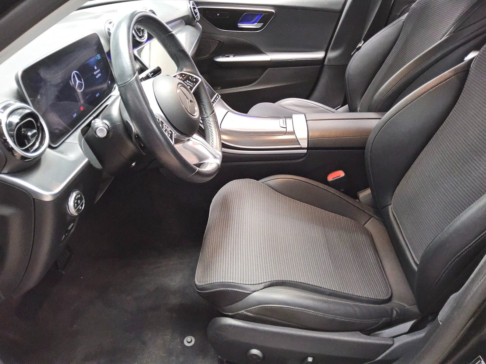 Mercedes-Benz C 220 d Avantgarde T-Leder Navi LED AHK MBUX 9