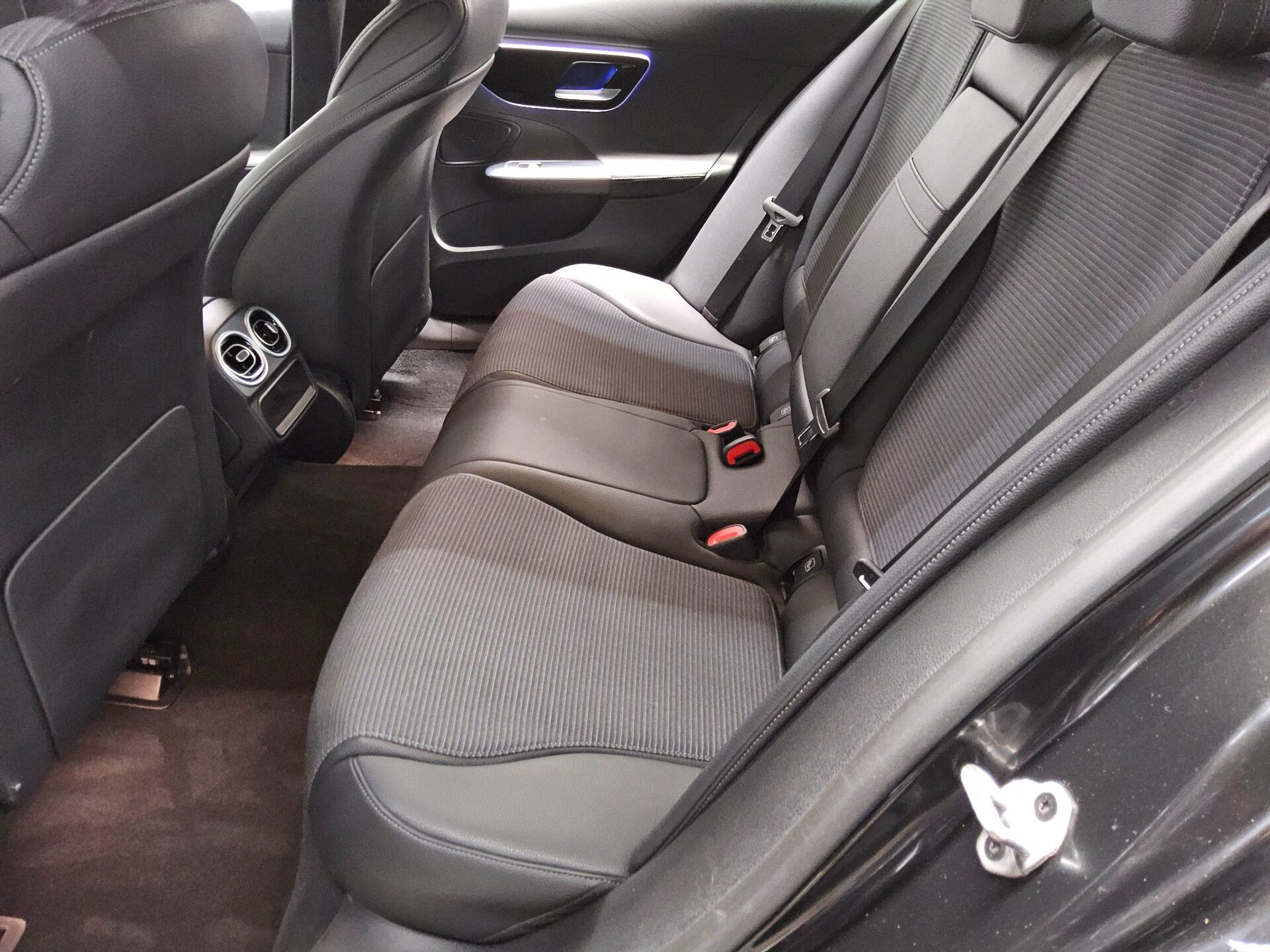 Mercedes-Benz C 220 d Avantgarde T-Leder Navi LED AHK MBUX 13
