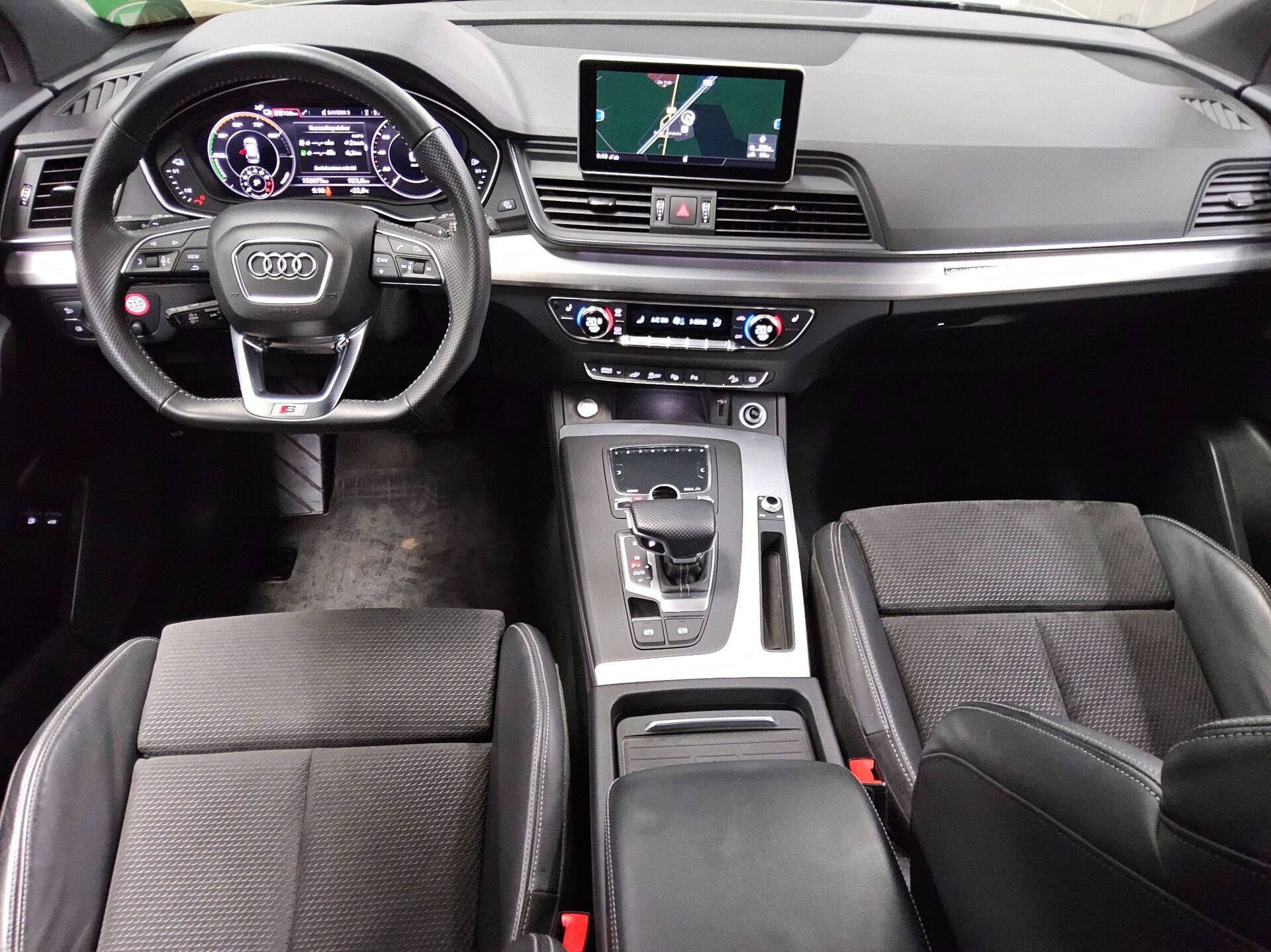Audi Q5 55 TFSI e Qu. S-Line Navi Matrix vc AHK RFK 5