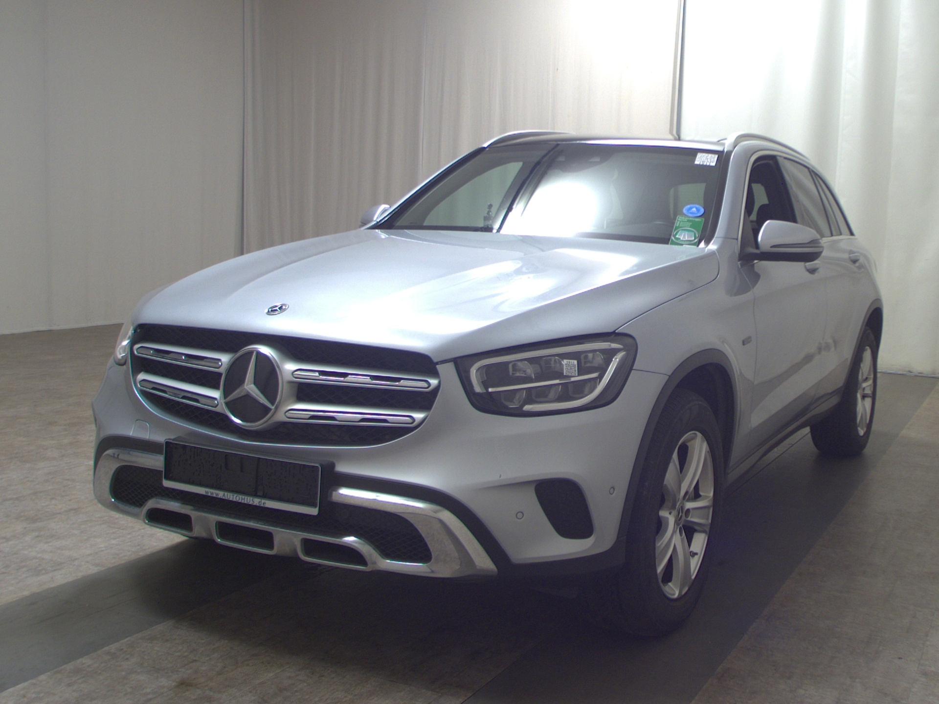 Mercedes-Benz GLC 300 e 4M Navi LED Pano AHK Kamera 2