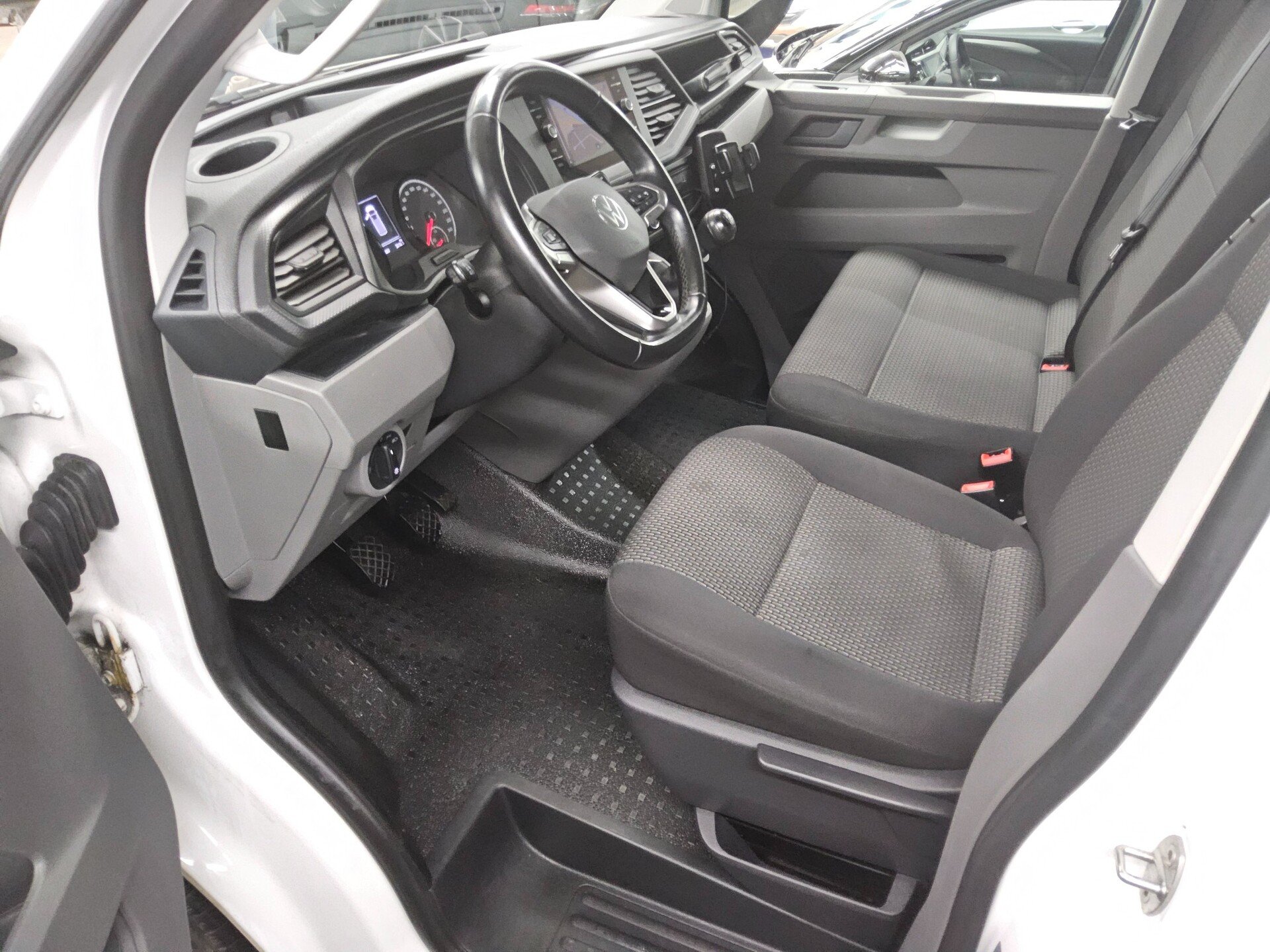 Volkswagen T6.1 2.0 TDI Kasten Navi LED Klima SHZ PDC 8