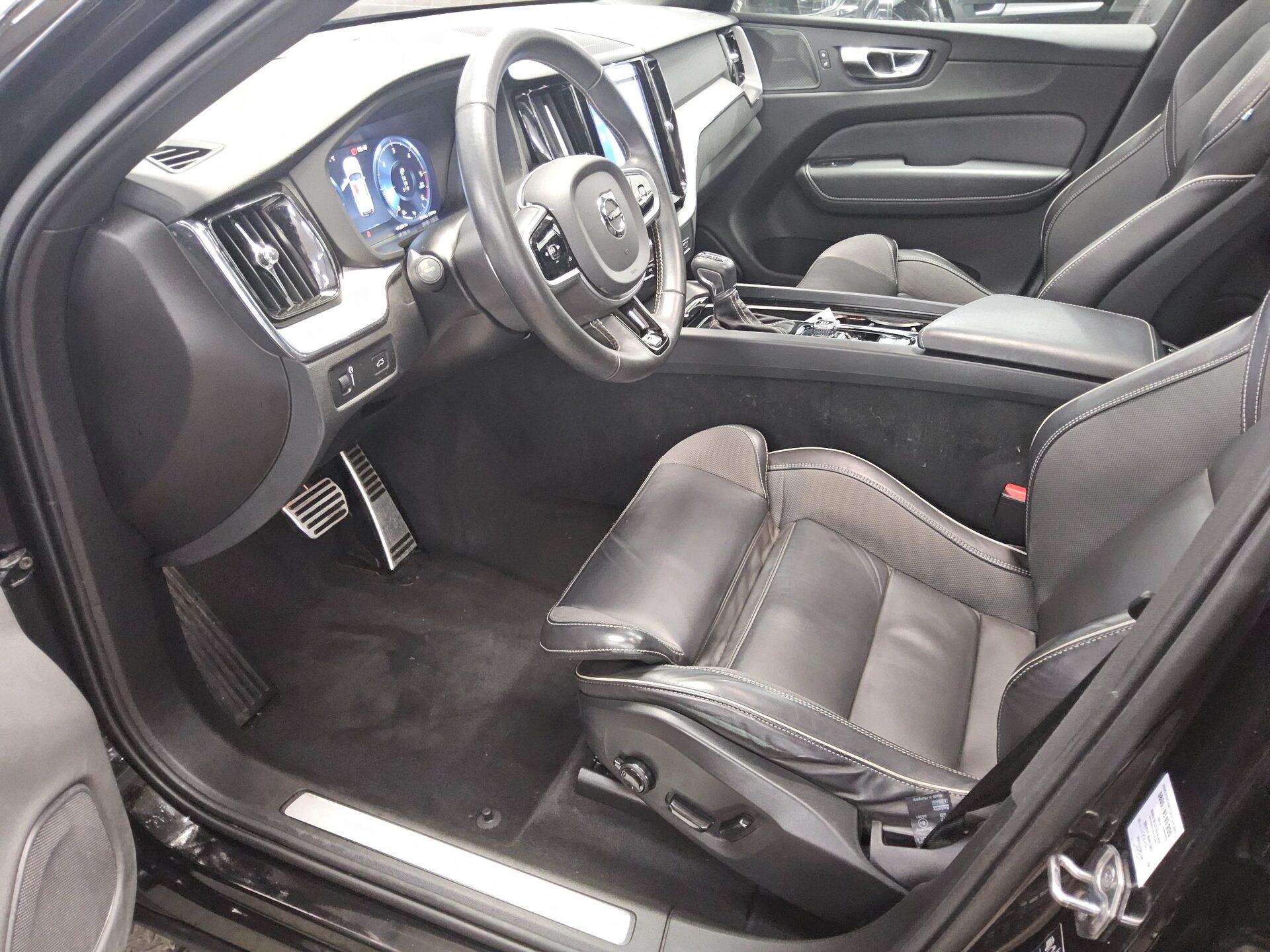 Volvo XC60 D4 R-Design T-Leder Navi LED Pano HuD H-K 8