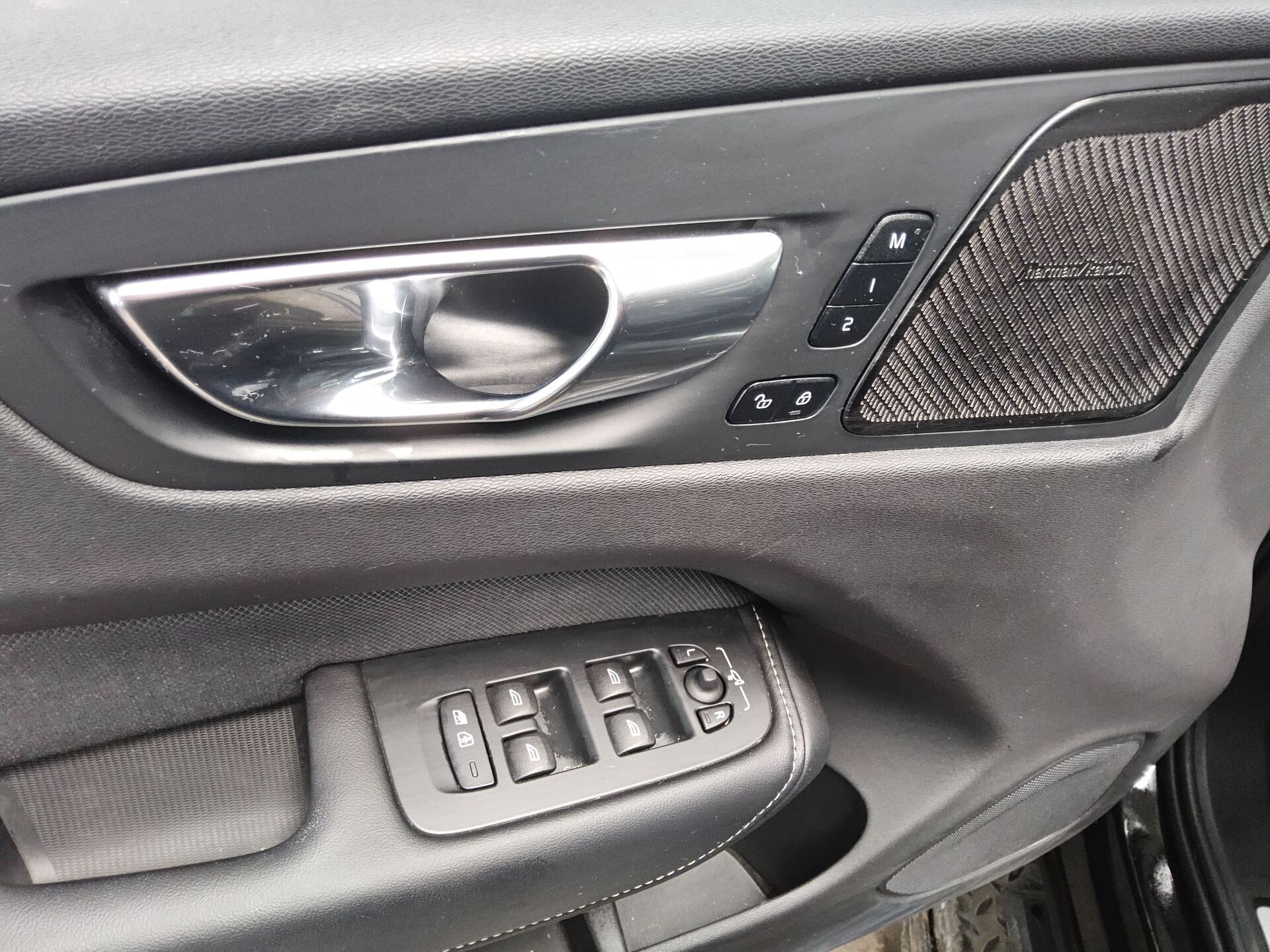 Volvo XC60 D4 R-Design T-Leder Navi LED Pano HuD H-K 9