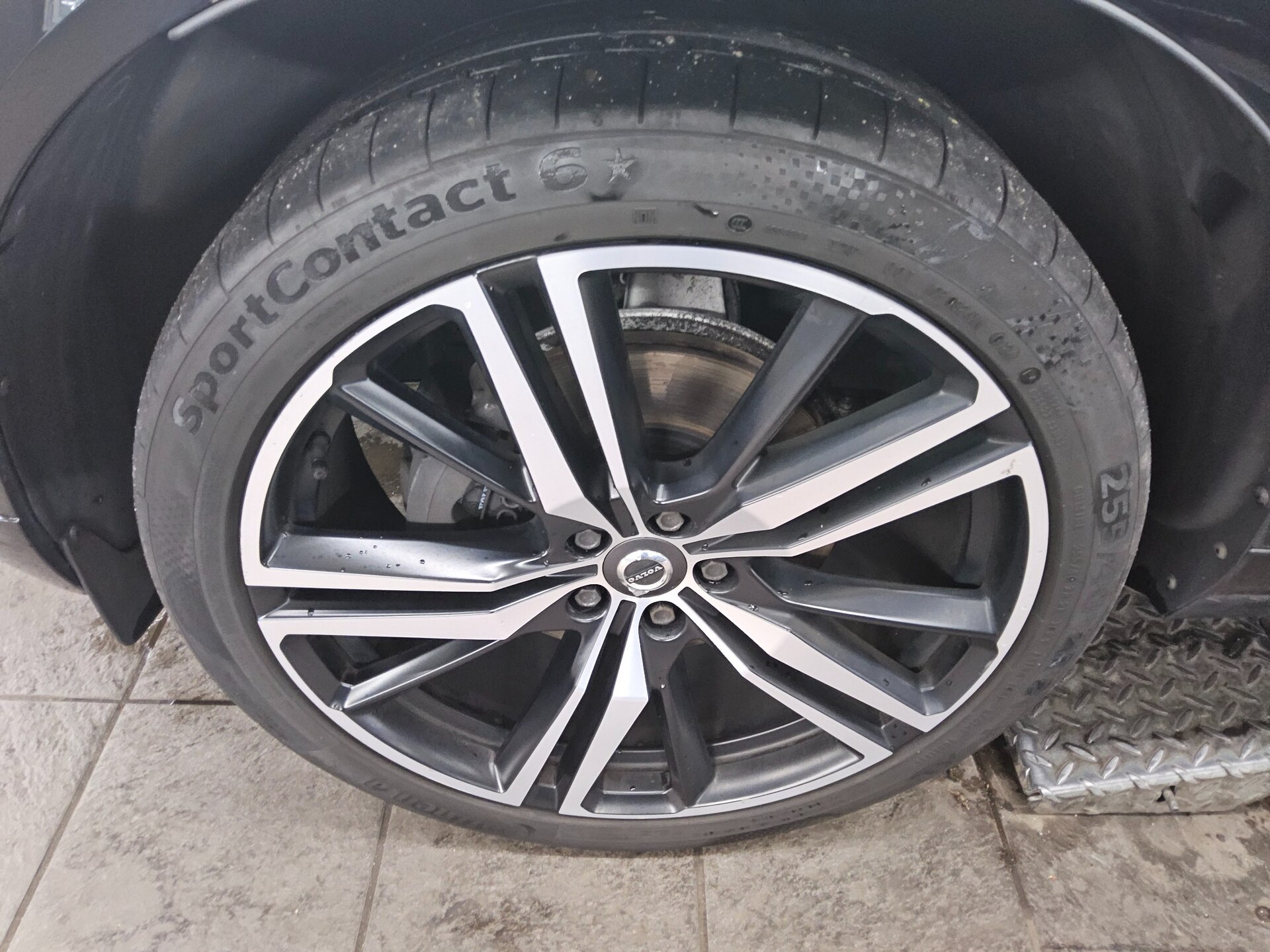Volvo XC60 D4 R-Design T-Leder Navi LED Pano HuD H-K 11