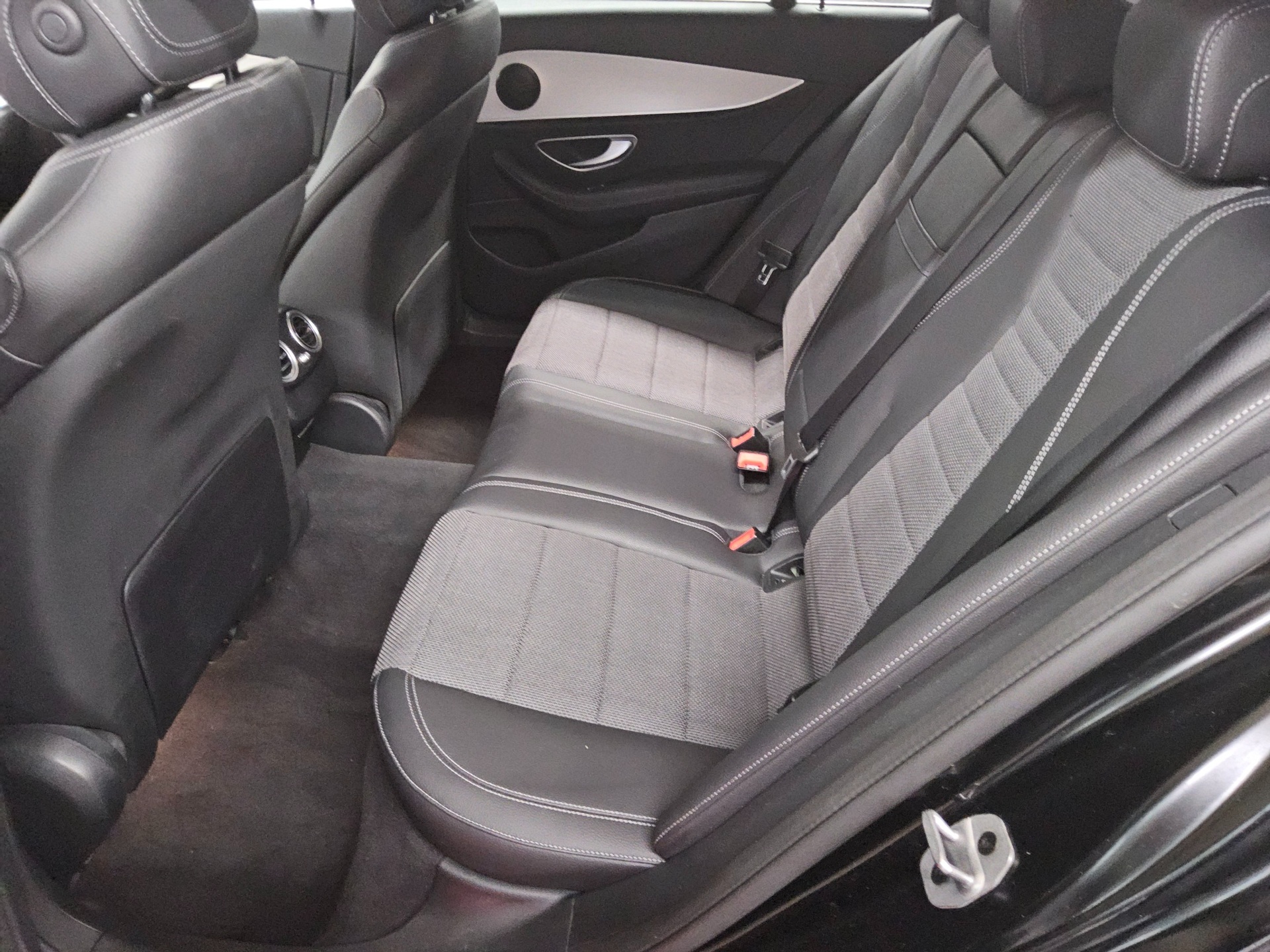 Mercedes-Benz E 300 T de Avantgarde T-Leder Navi LED Wide RfK 13
