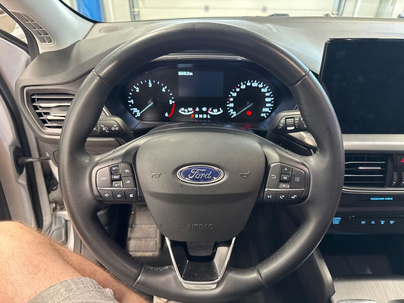 Ford Focus Turnier 1.5 EB Titanium Navi LED AHK 8