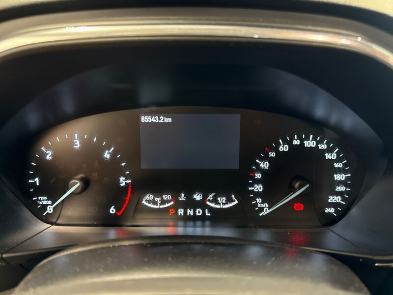 Ford Focus Turnier 1.5 EB Titanium Navi LED AHK 9