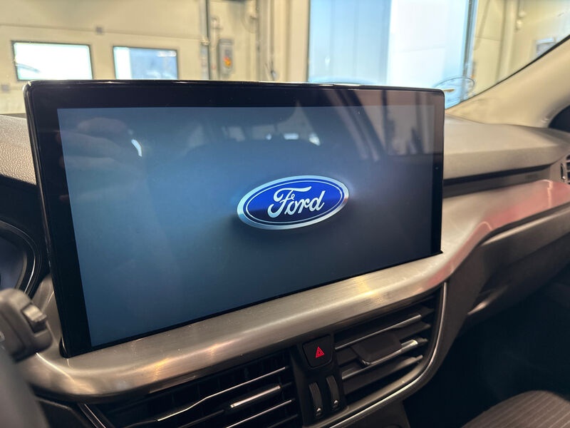 Ford Focus Turnier 1.5 EB Titanium Navi LED AHK 10