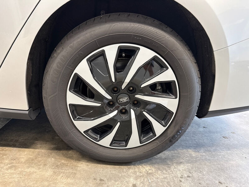 Ford Focus Turnier 1.5 EB Titanium Navi LED AHK 12