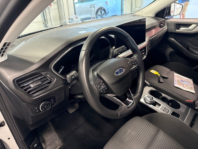 Ford Focus Turnier 1.5 EB Titanium Navi LED AHK 5