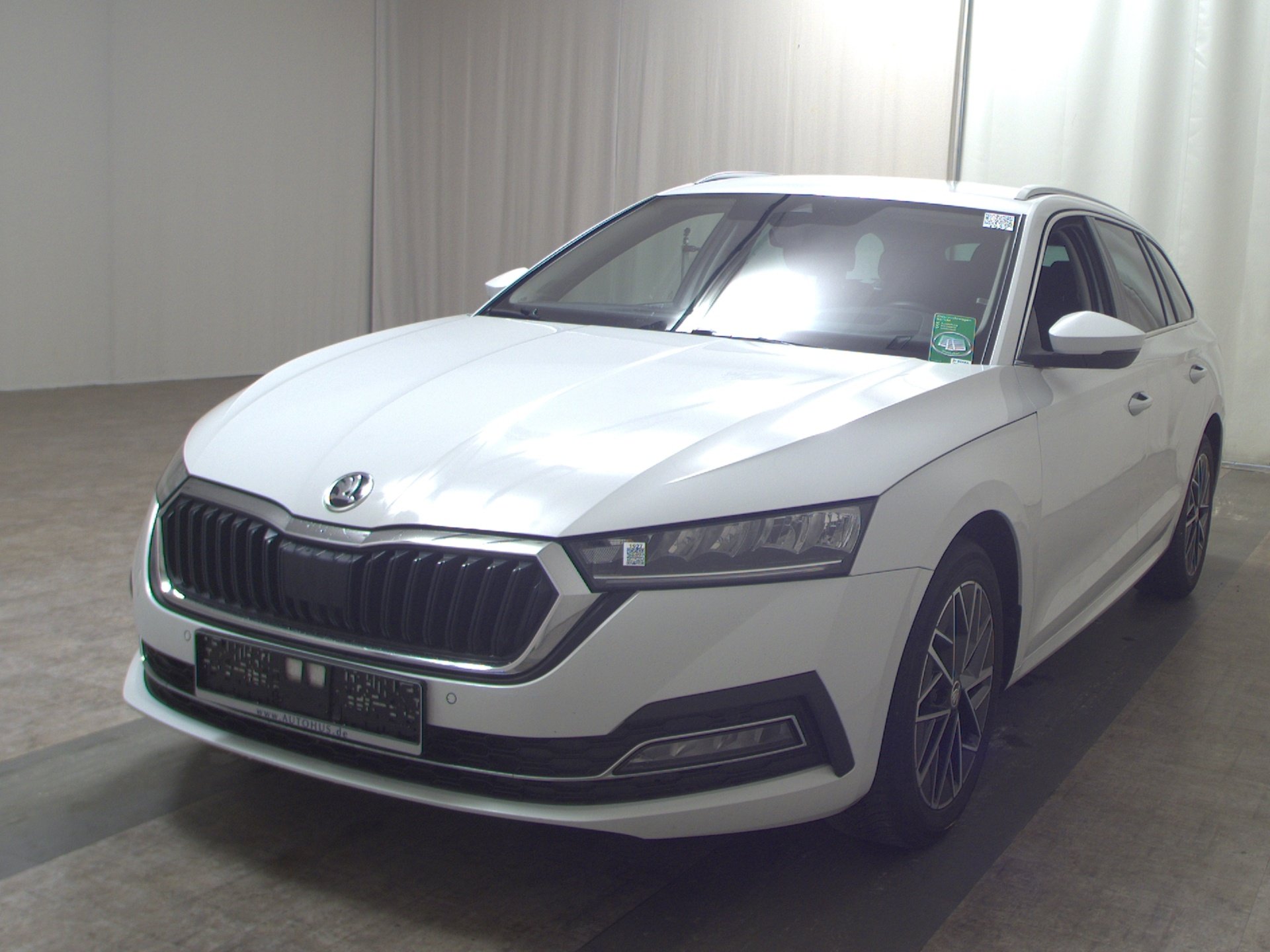 Skoda Octavia Kombi 2.0 TDI Style Navi LED AID RFK HuD 2