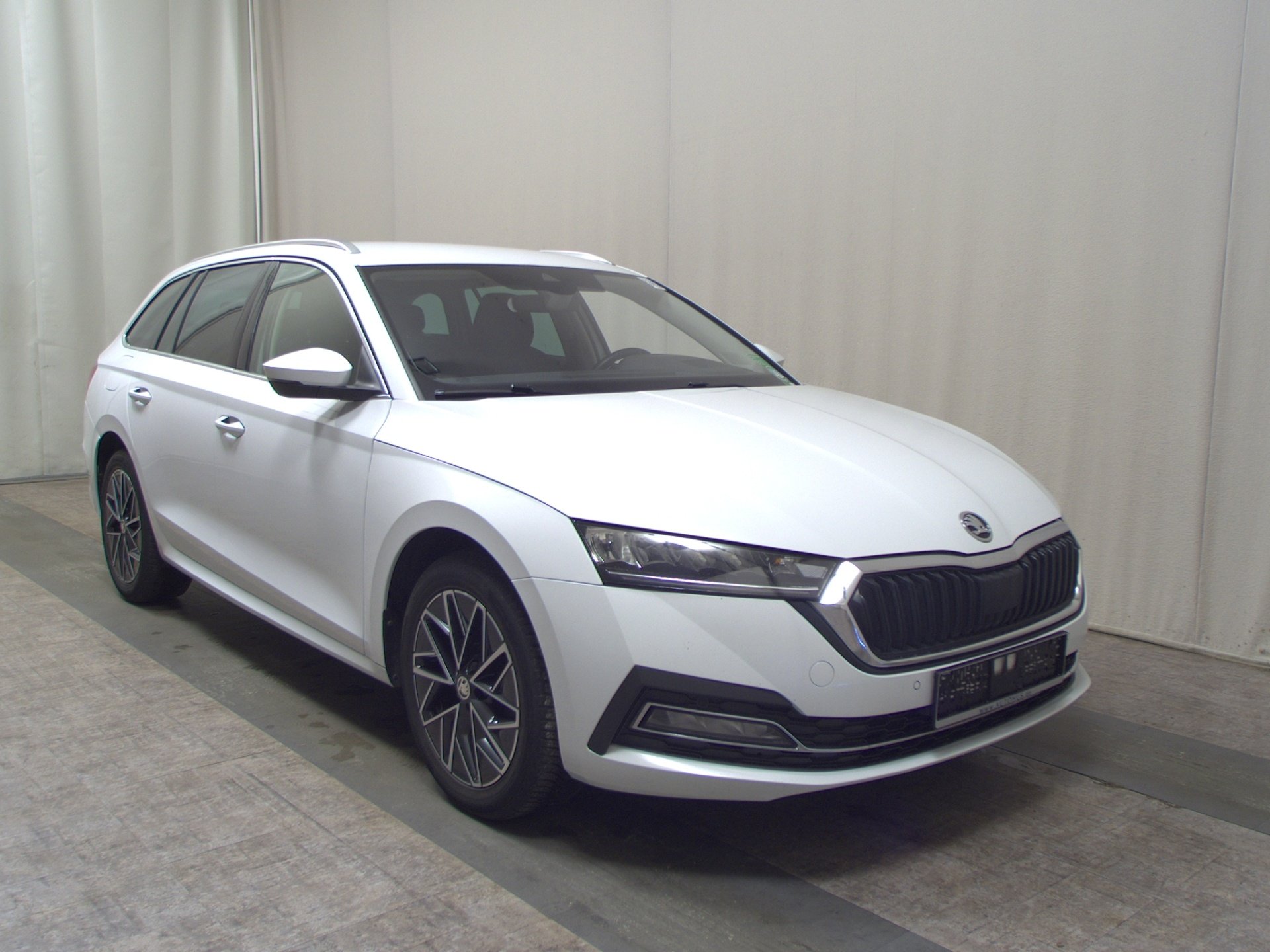 Skoda Octavia Kombi 2.0 TDI Style Navi LED AID RFK HuD 3