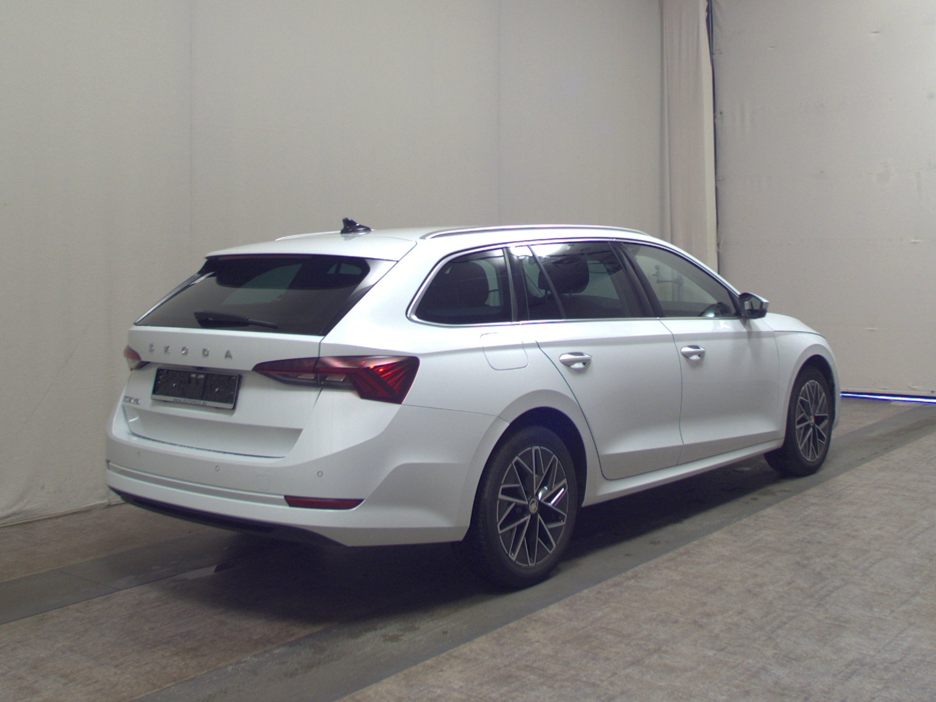 Skoda Octavia Kombi 2.0 TDI Style Navi LED AID RFK HuD 4
