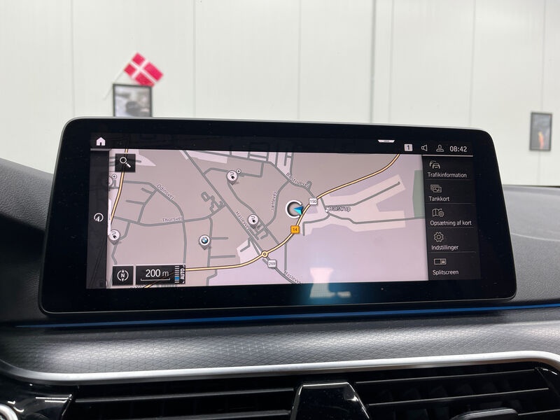 BMW 530e Touring M-Sport T-LEDER SPORTSITZE KLIMAAUT LED RADIO 8